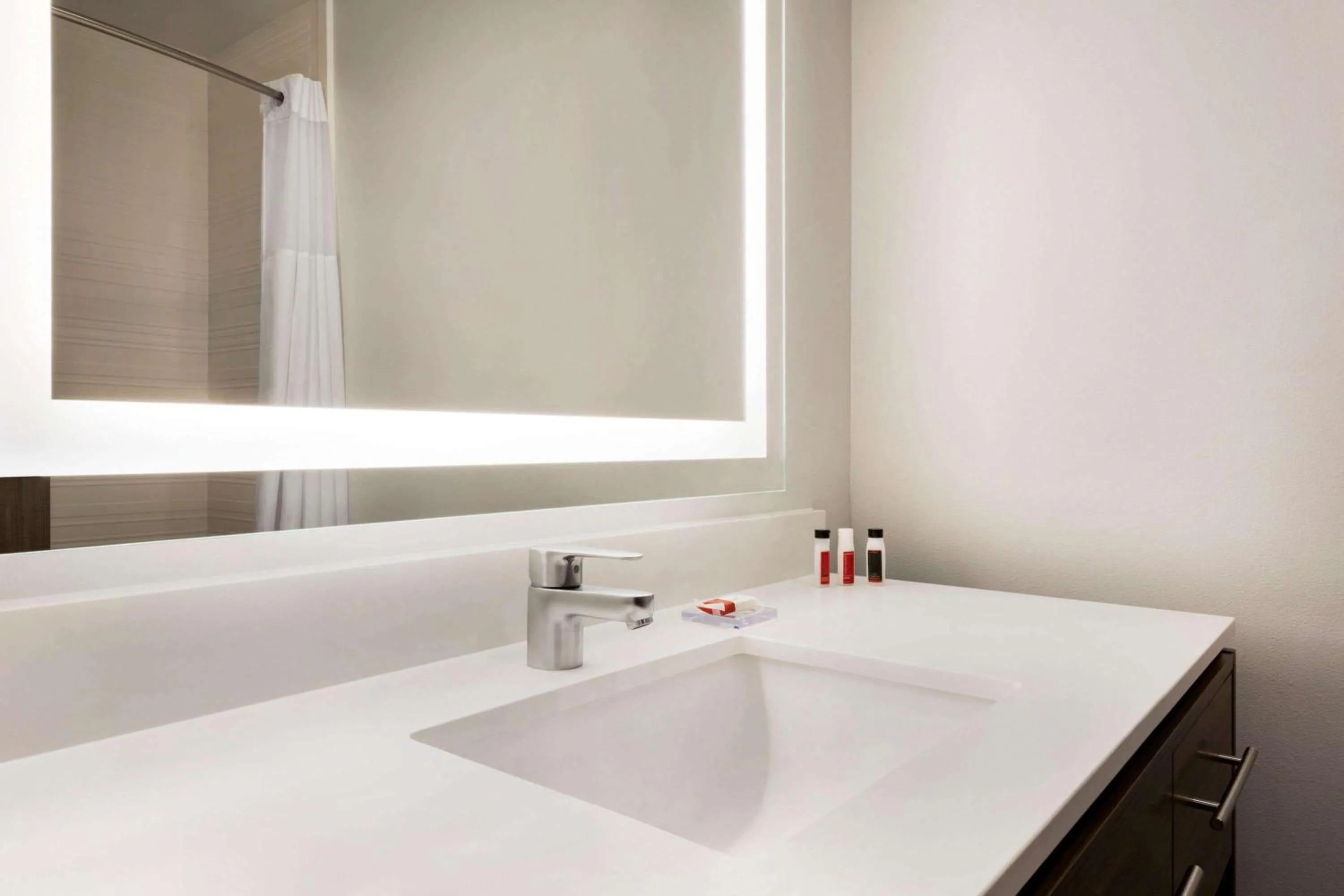 Bathroom in Days Inn by Wyndham Beaumont West I-10 Walden