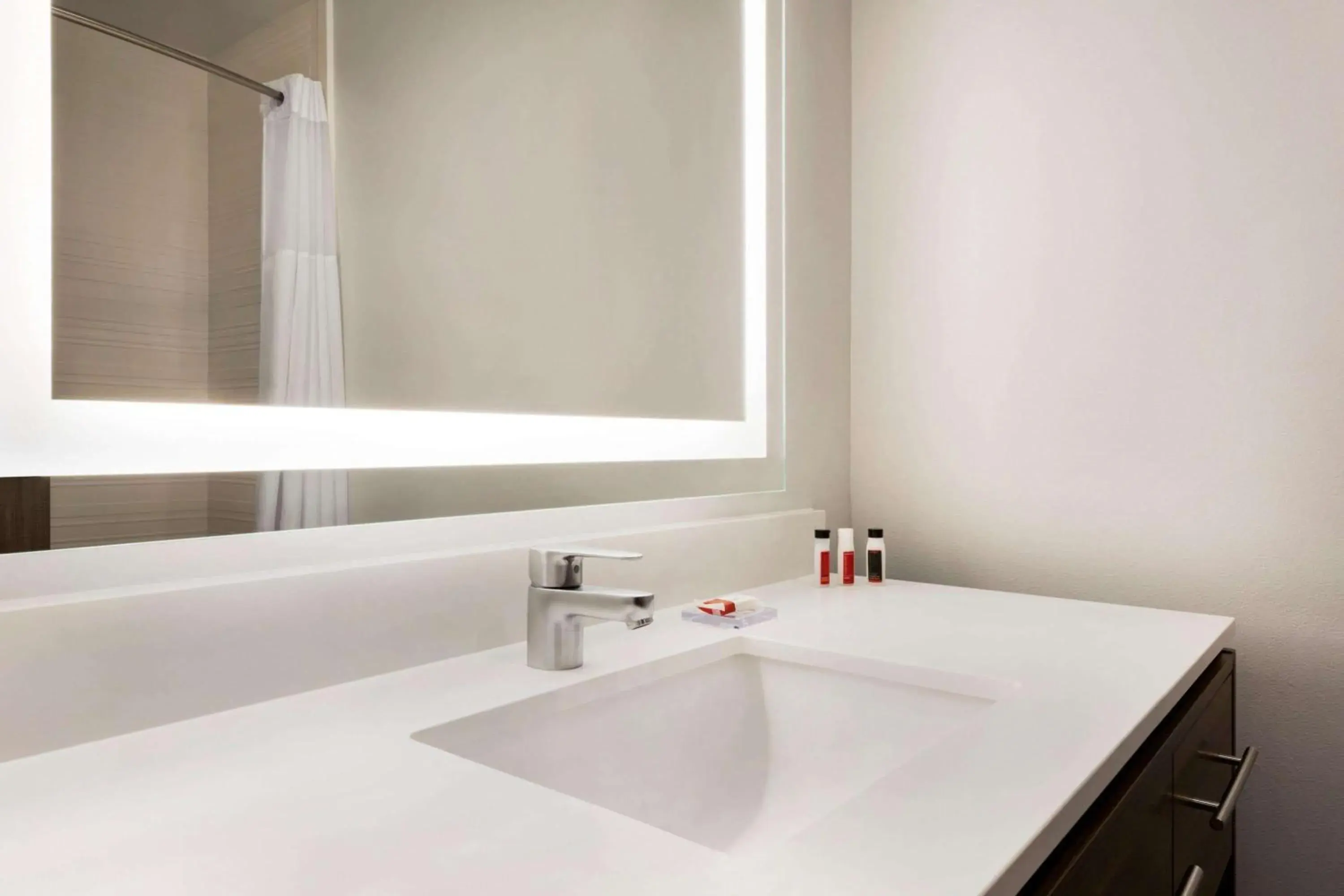 Bathroom in Days Inn by Wyndham Beaumont West I-10 Walden Bathroom in Days Inn by Wyndham Beaumont West I-10 Walden