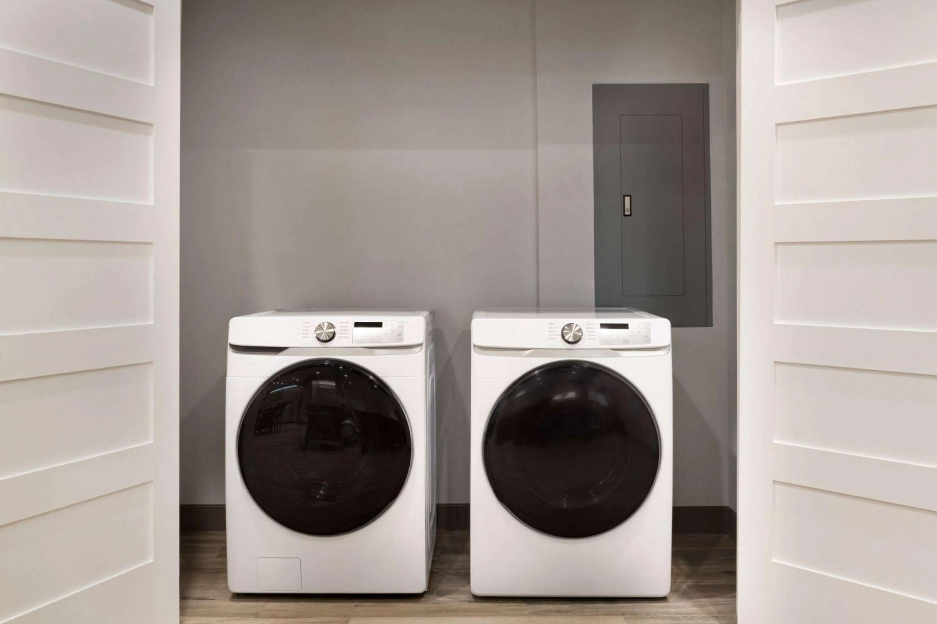 Photo of the whole room in Days Inn by Wyndham Beaumont West I-10 Walden