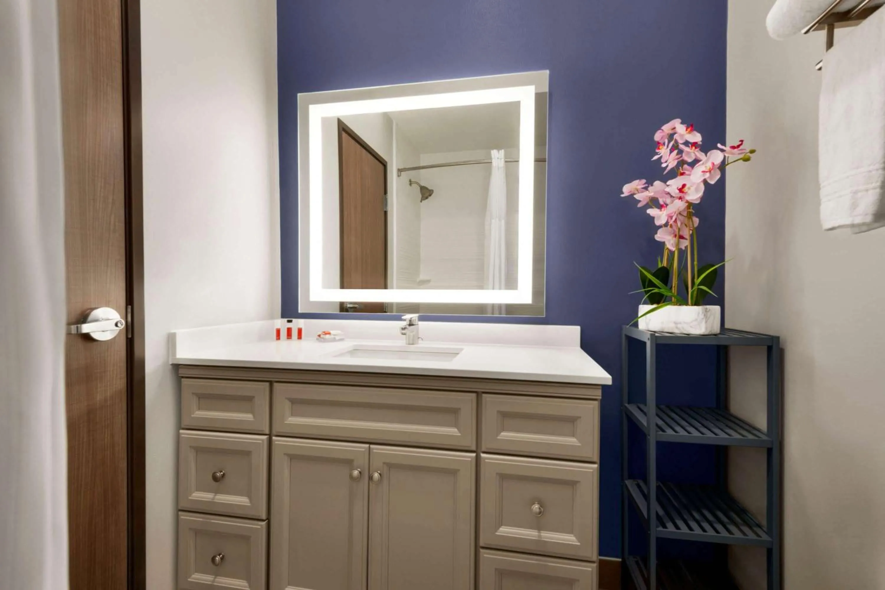 Photo of the whole room in Days Inn by Wyndham Beaumont West I-10 Walden