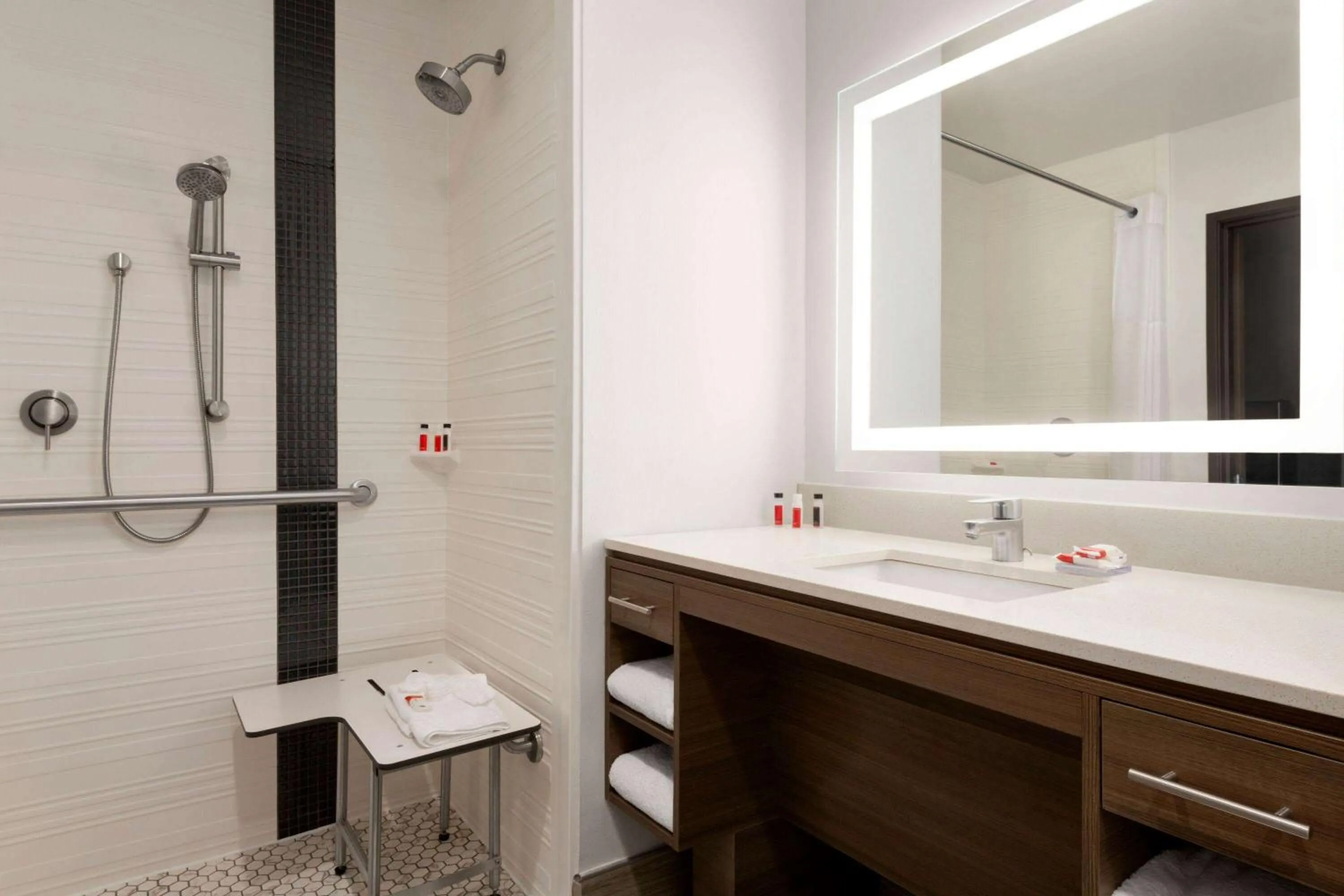 Shower in Days Inn by Wyndham Beaumont West I-10 Walden