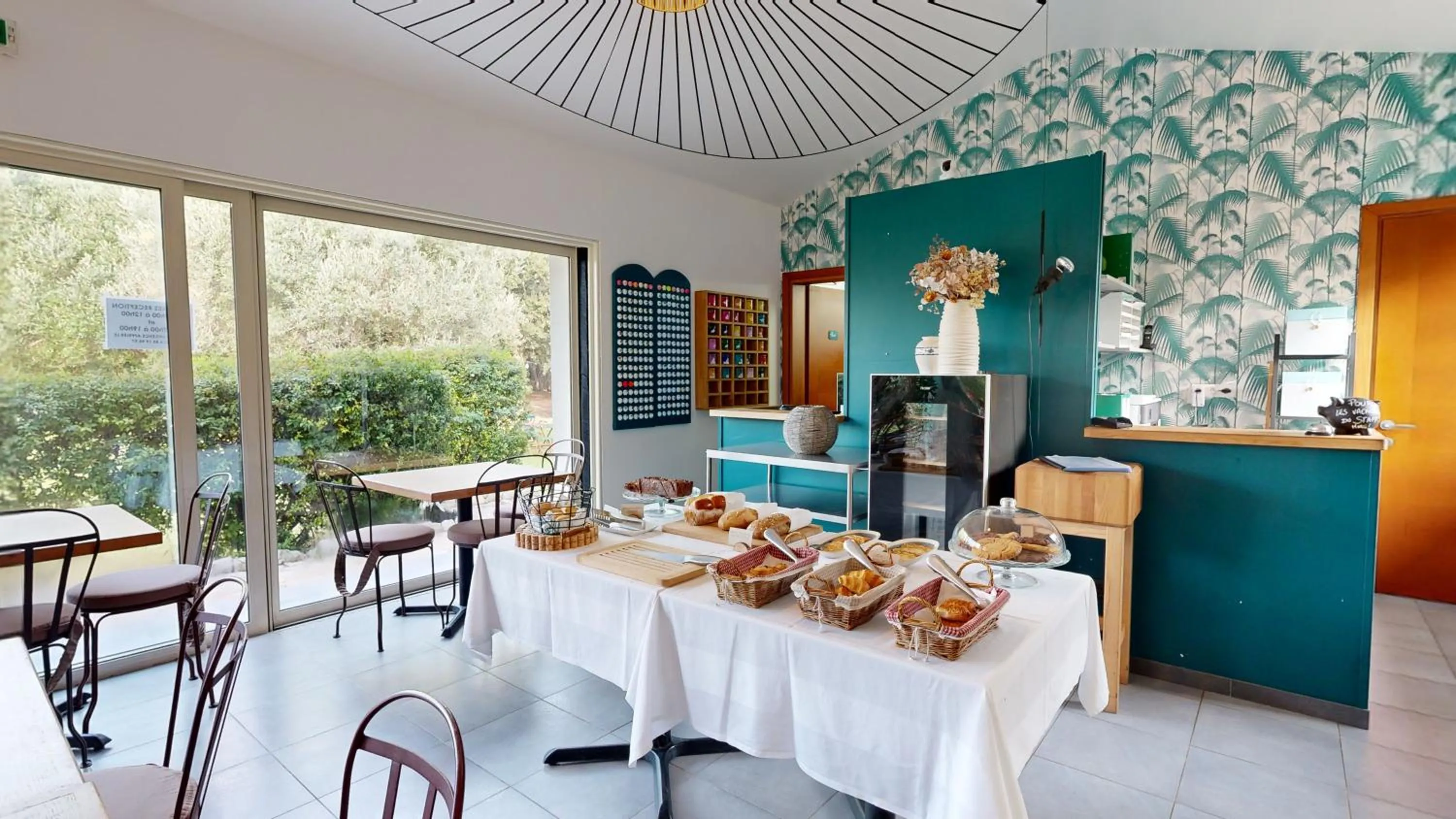 Food and drinks in Poisson Rouge