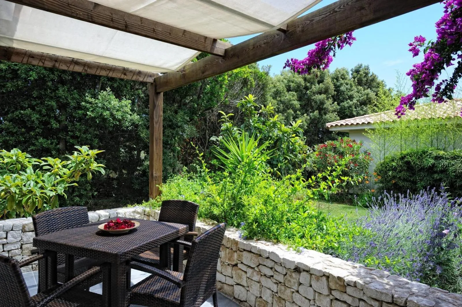 Patio in Poisson Rouge