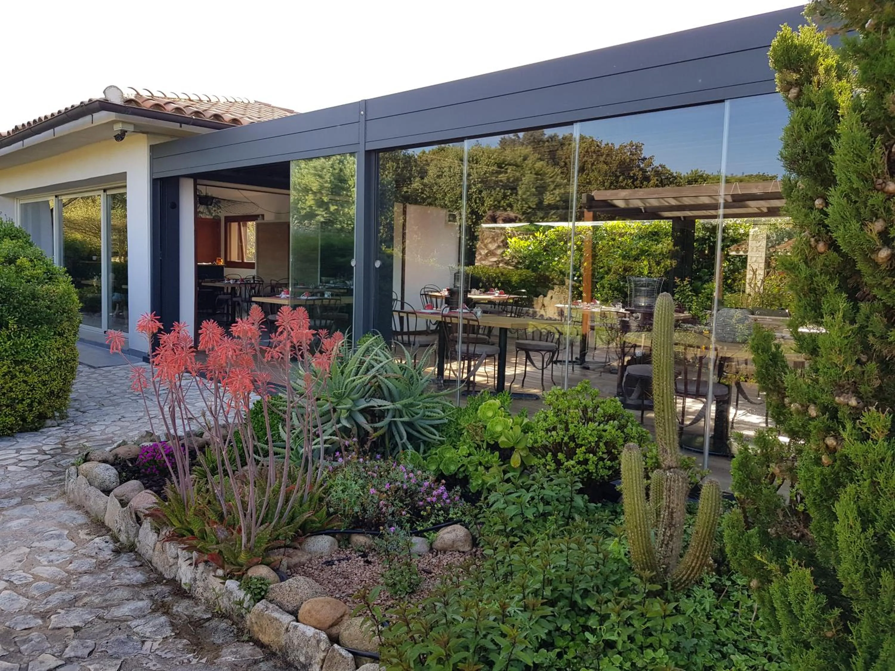 Property building in Poisson Rouge