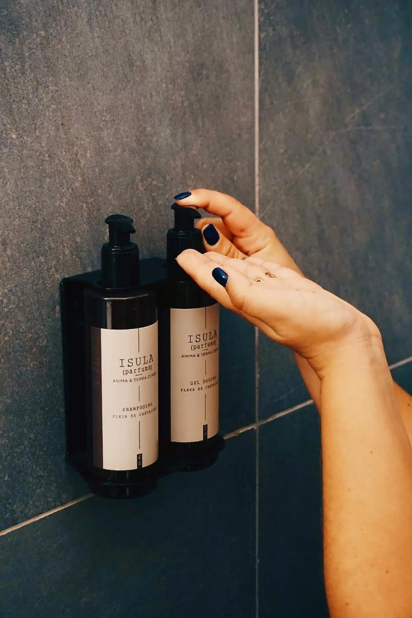 Shower in Poisson Rouge