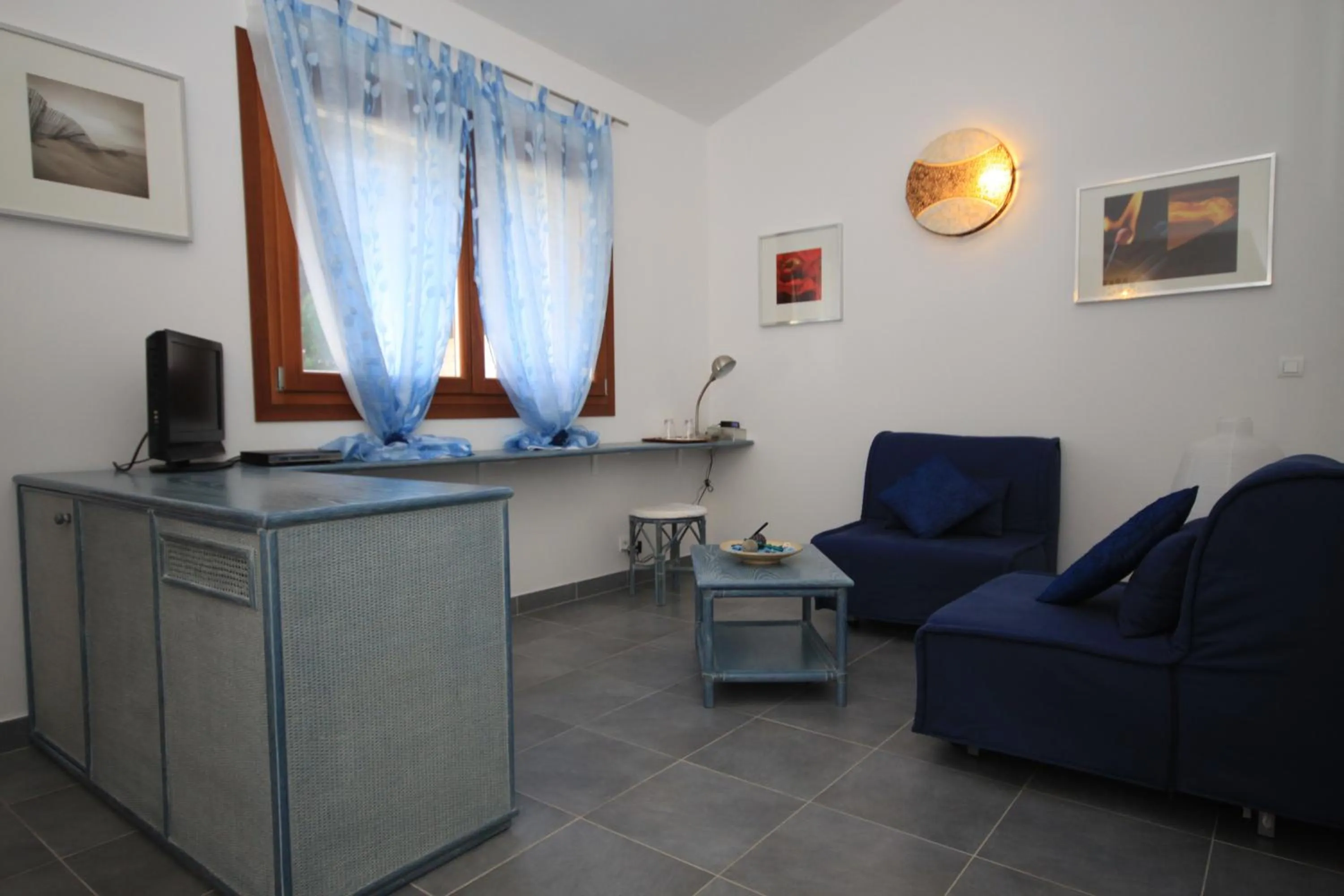 TV and multimedia in Poisson Rouge