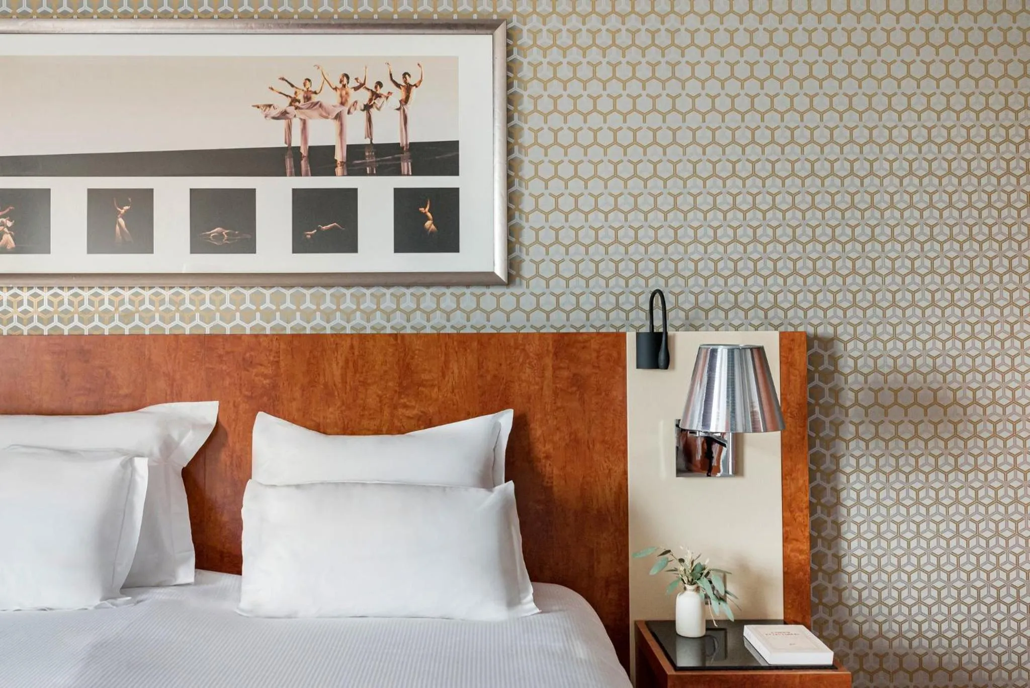 Photo of the whole room, Bed in Crowne Plaza Lyon - Cité Internationale