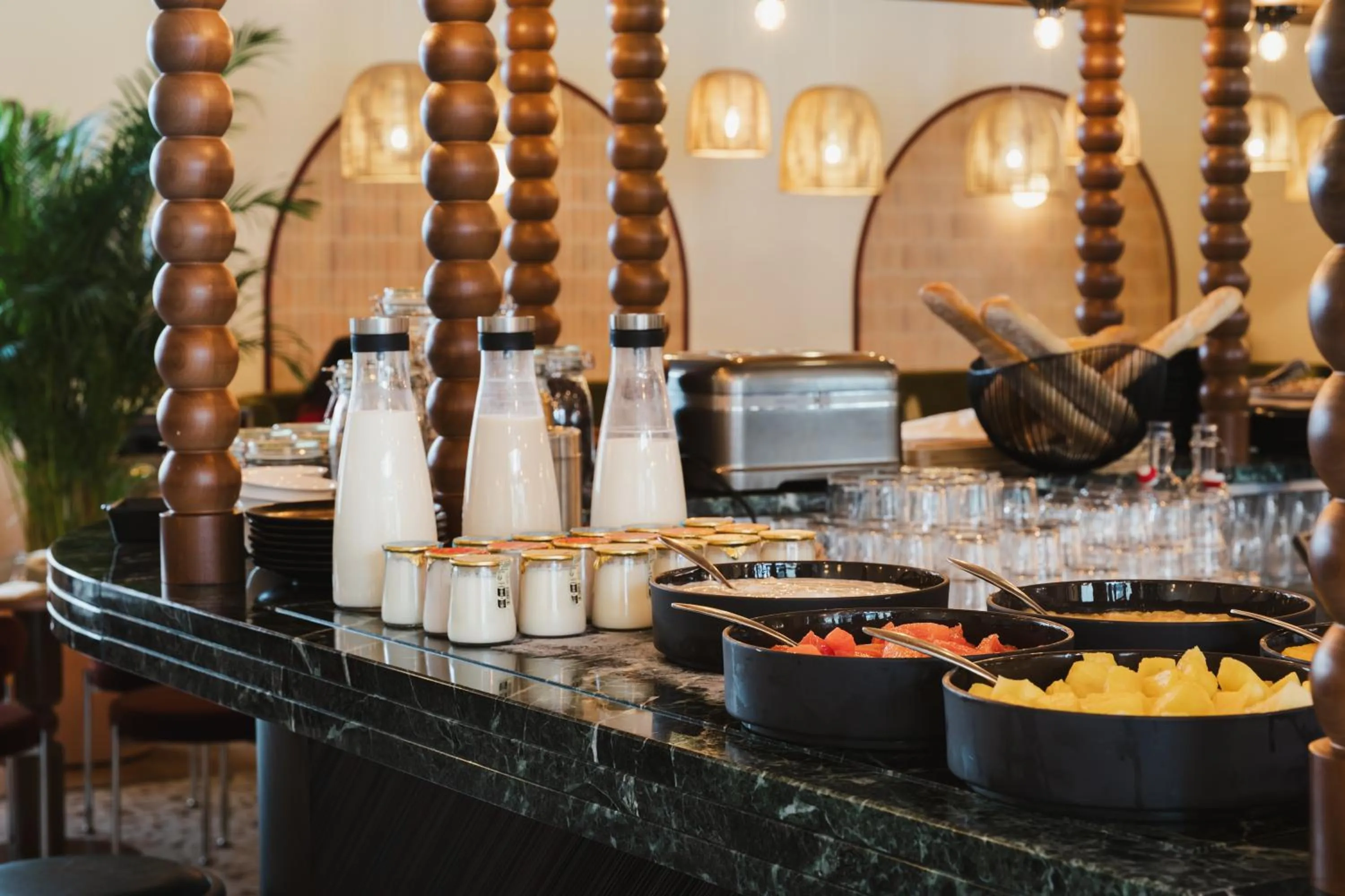 Buffet breakfast in Crowne Plaza Lyon - Cité Internationale