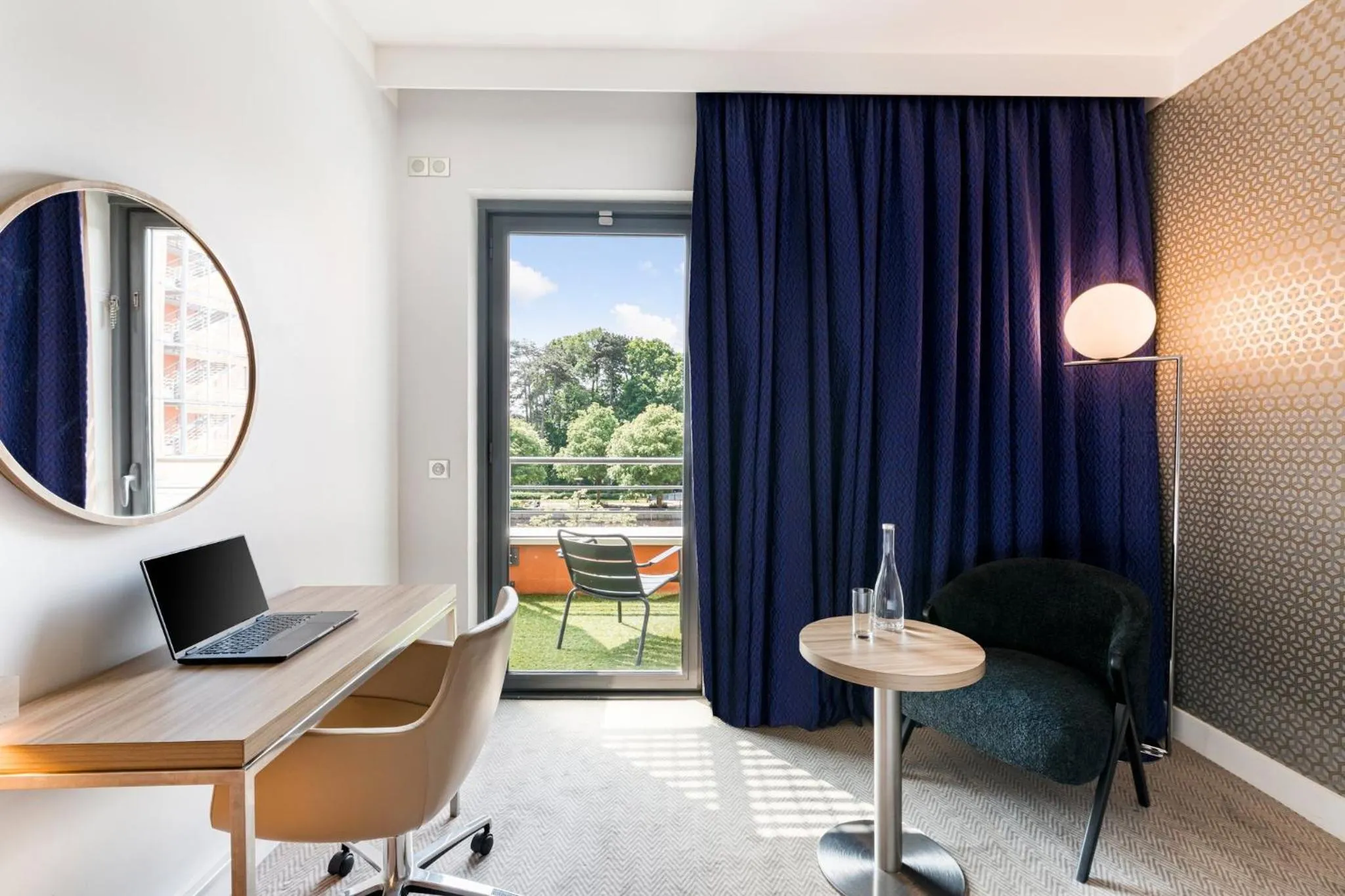 Photo of the whole room in Crowne Plaza Lyon - Cité Internationale