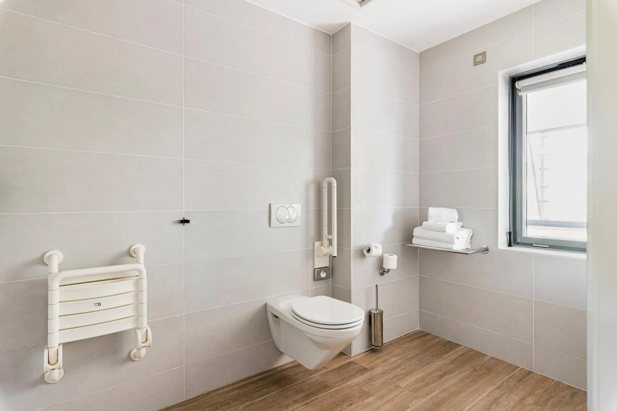 Photo of the whole room in Crowne Plaza Lyon - Cité Internationale