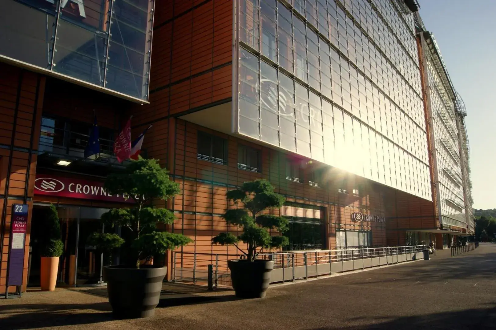 Property building in Crowne Plaza Lyon - Cité Internationale Property building in Crowne Plaza Lyon - Cité Internationale
