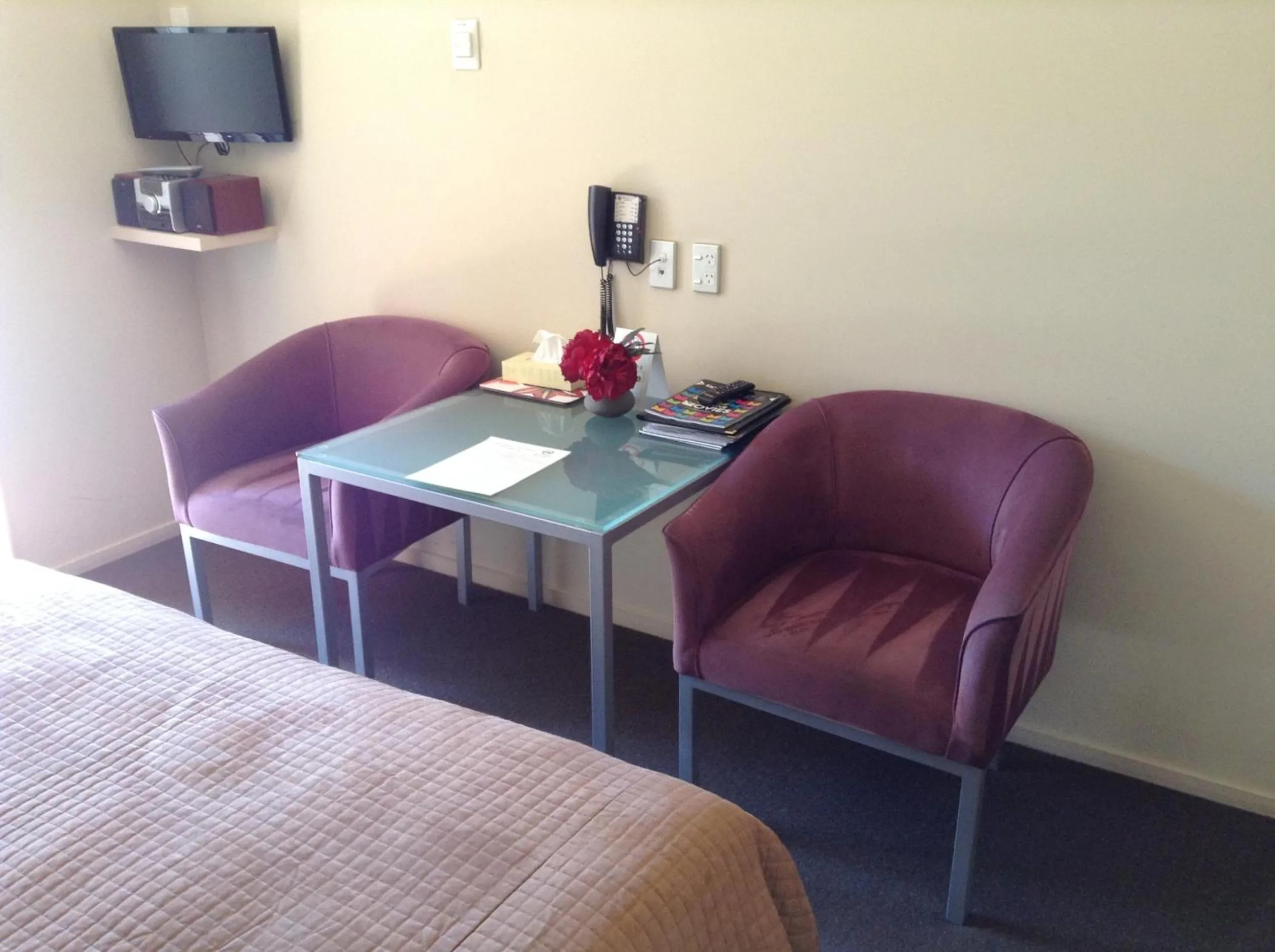 Seating area in 166 Majestic Court Motel