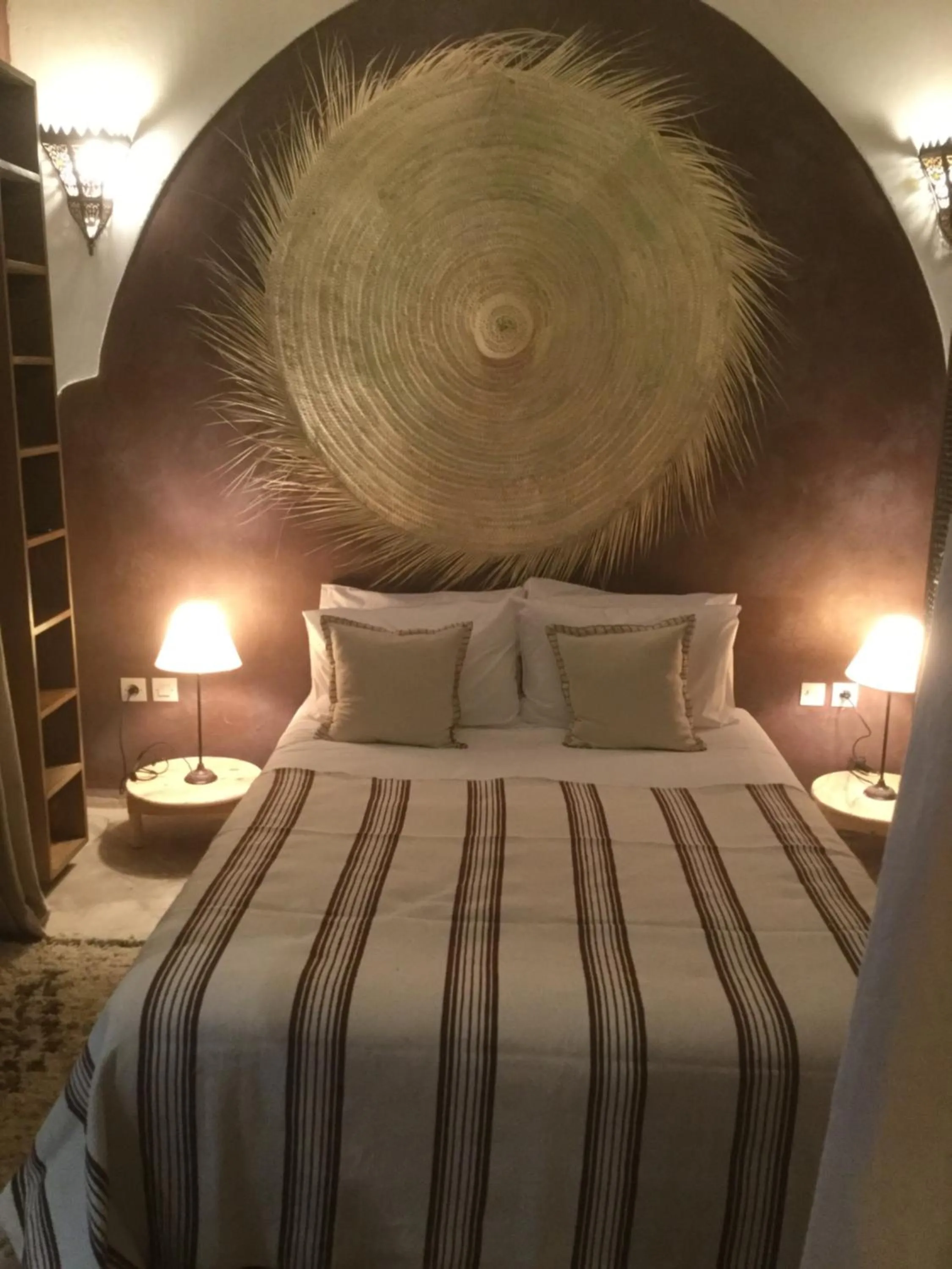 Photo of the whole room, Bed in riad mimoune