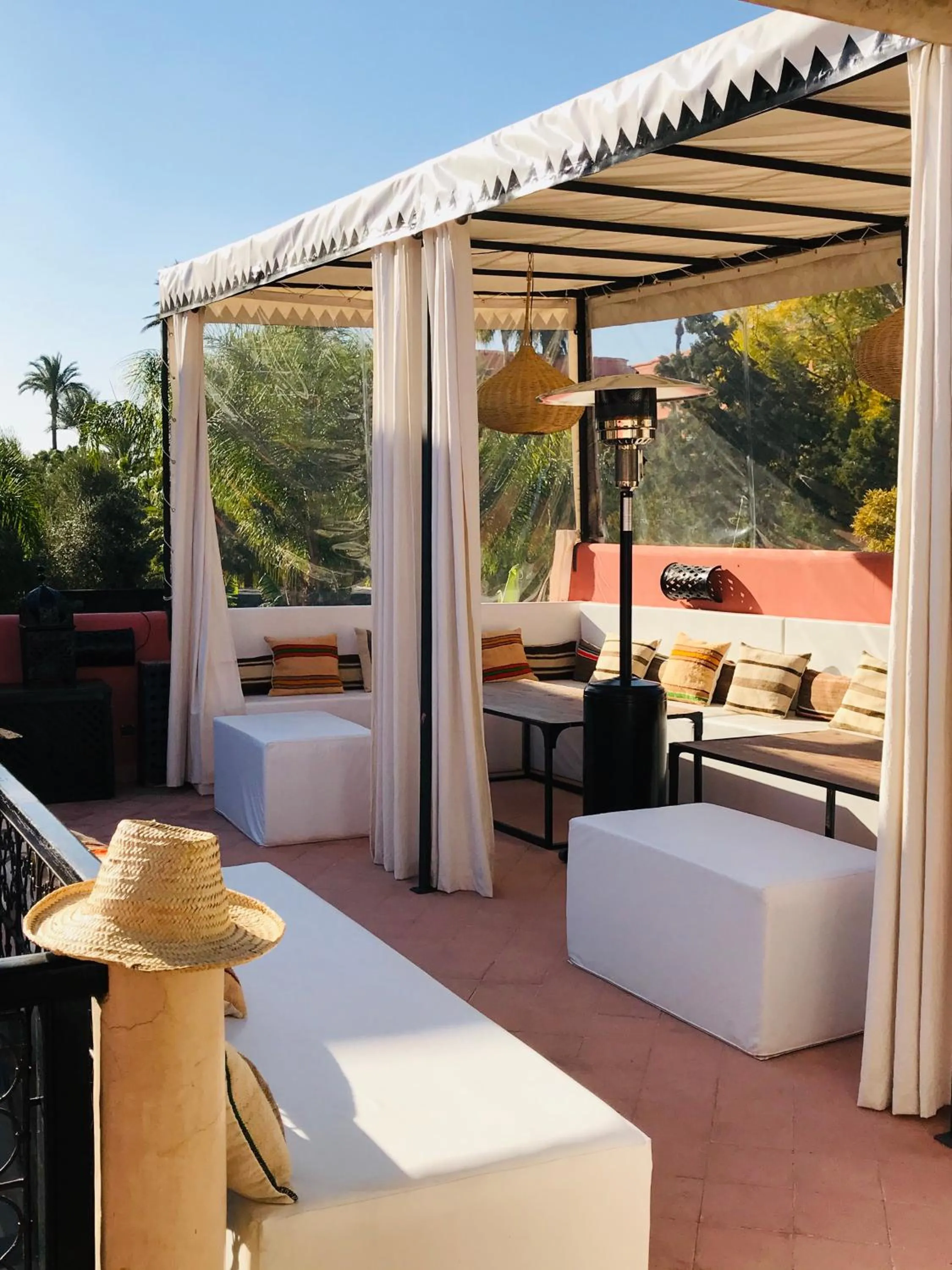 Restaurant/places to eat in riad mimoune