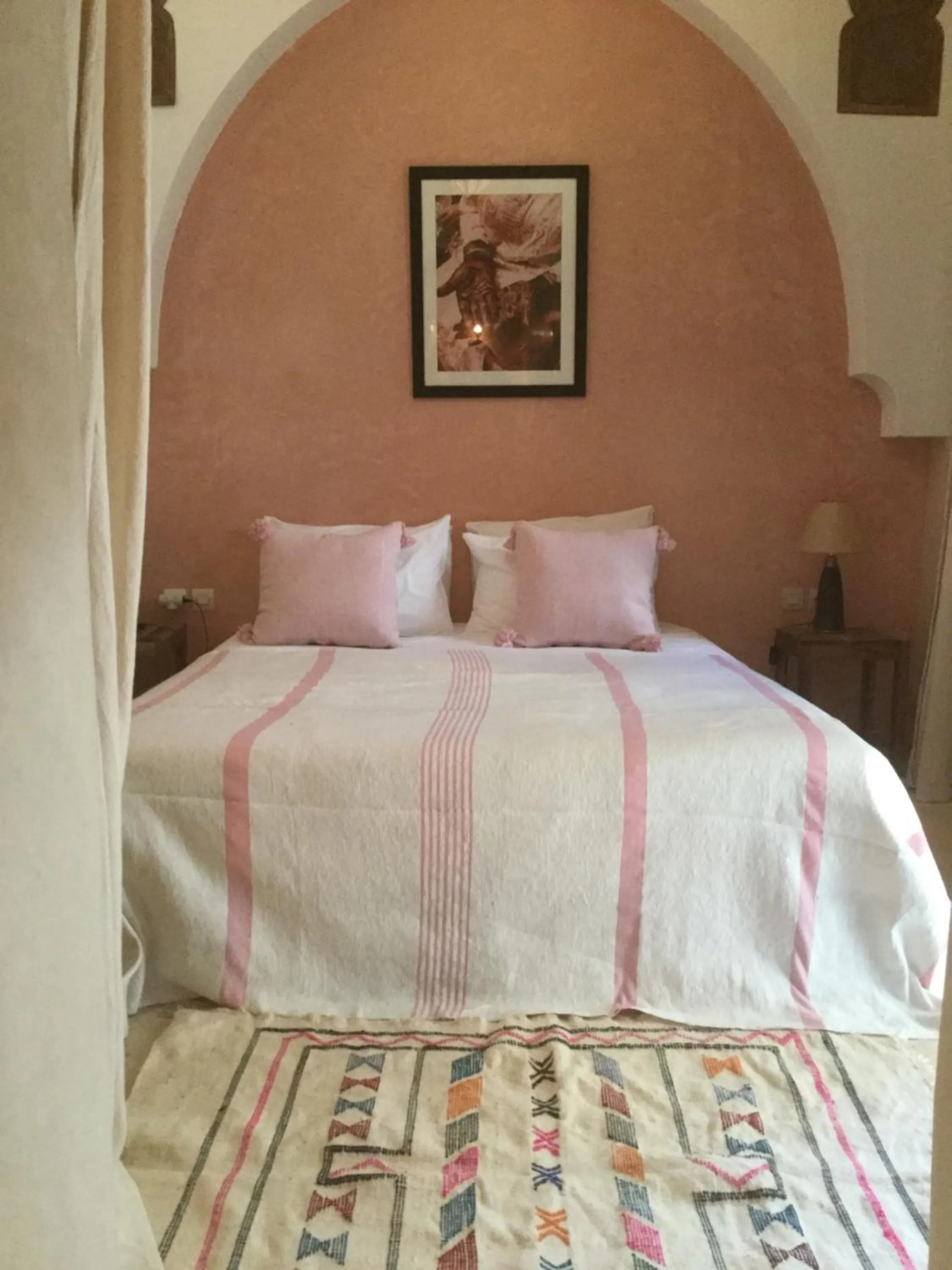 Photo of the whole room, Bed in riad mimoune