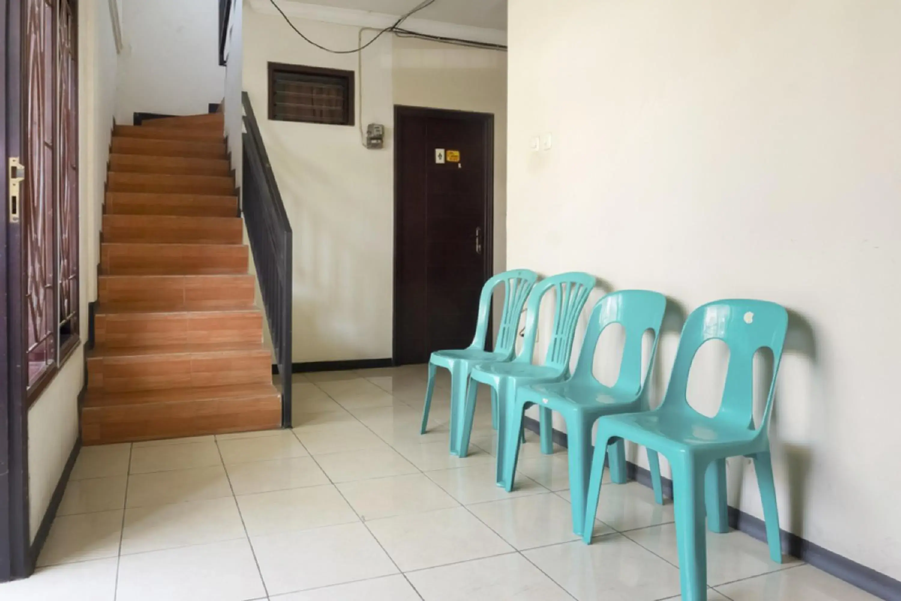 Living room in RedDoorz near Widya Mandala University Living room in RedDoorz near Widya Mandala University