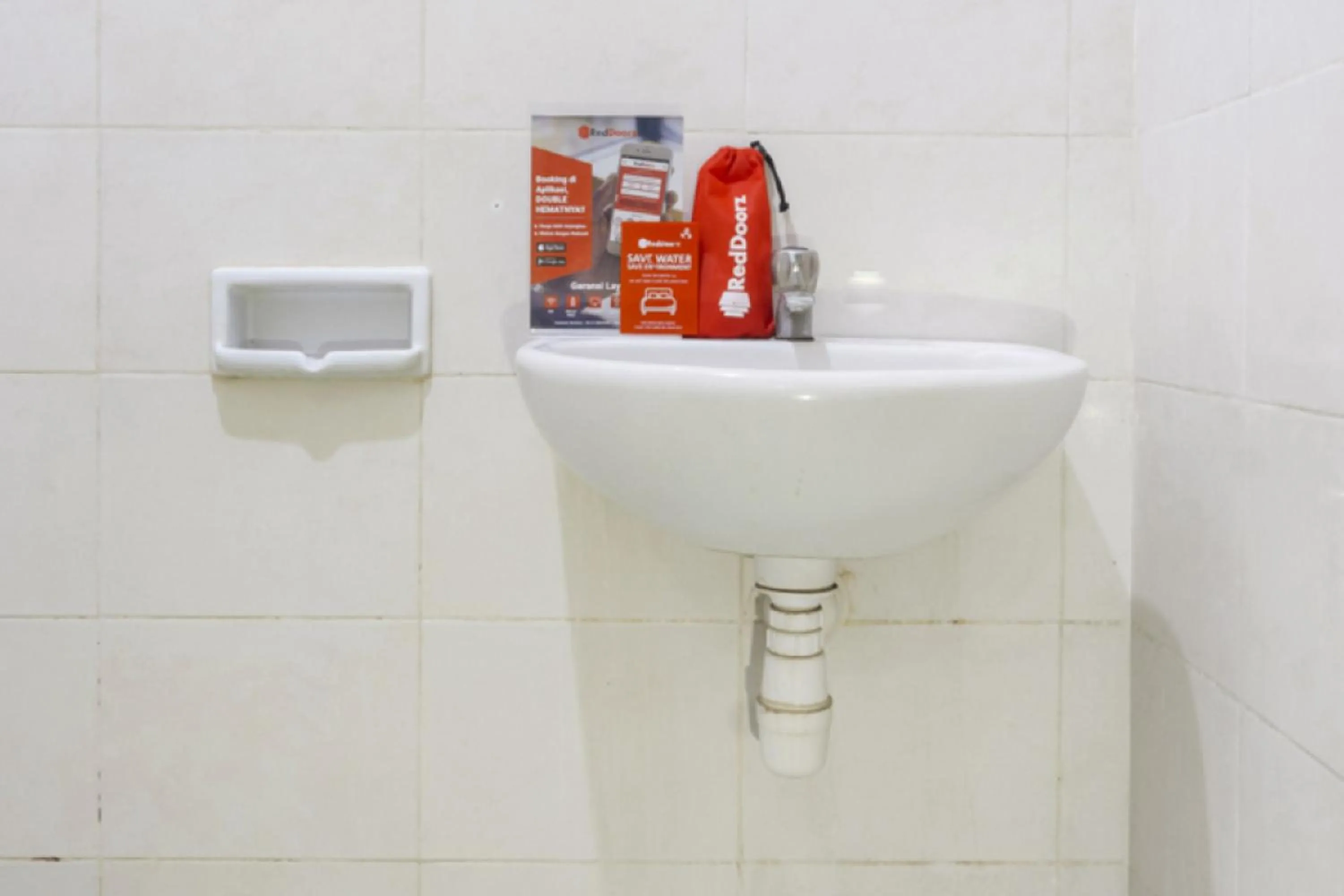 Bathroom in RedDoorz near Widya Mandala University