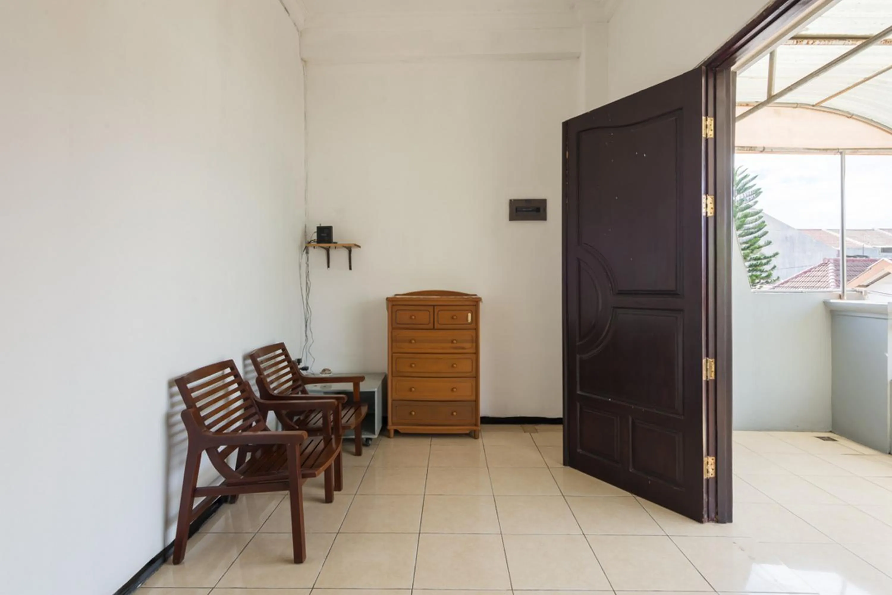 RedDoorz near Widya Mandala University