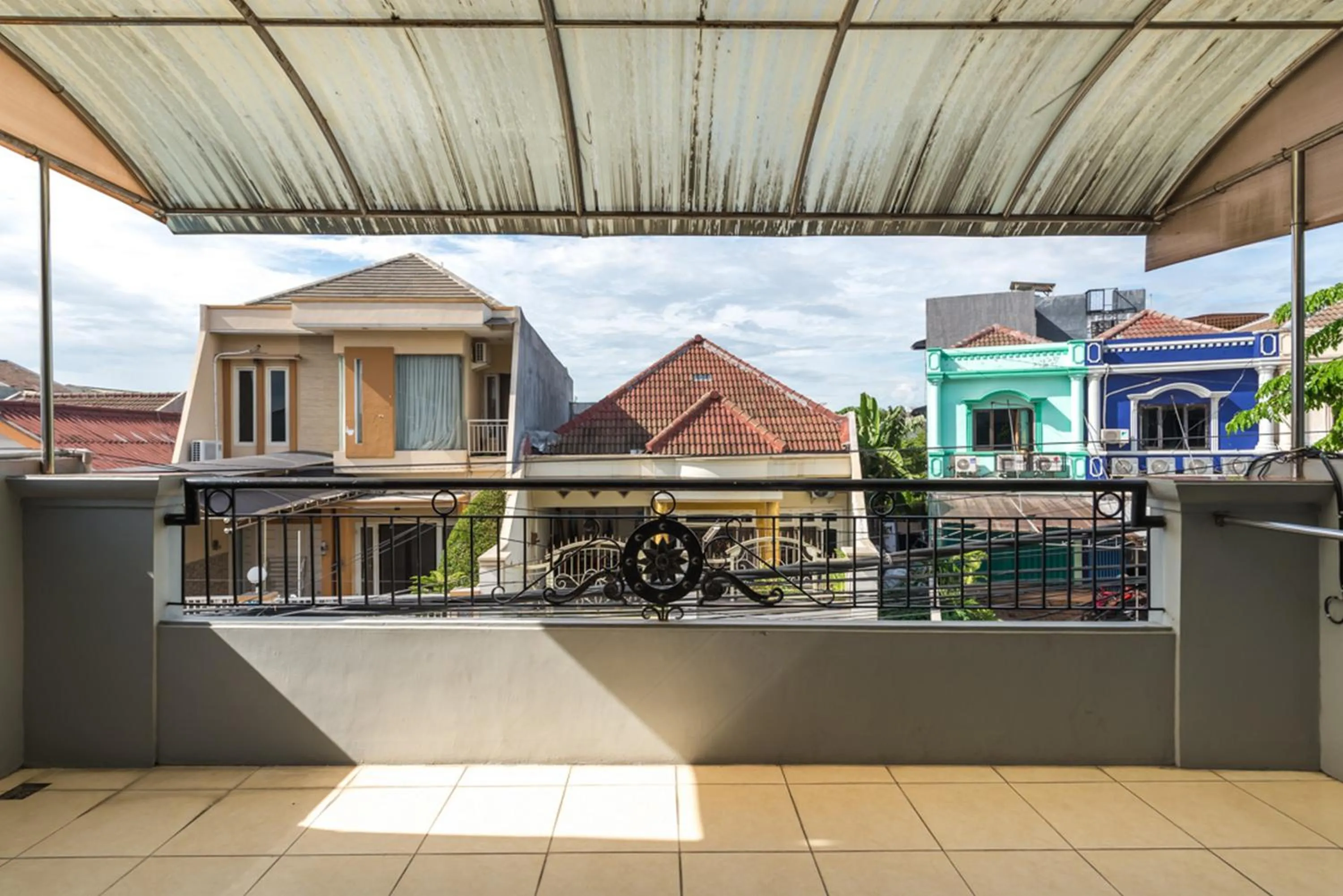 RedDoorz near Widya Mandala University