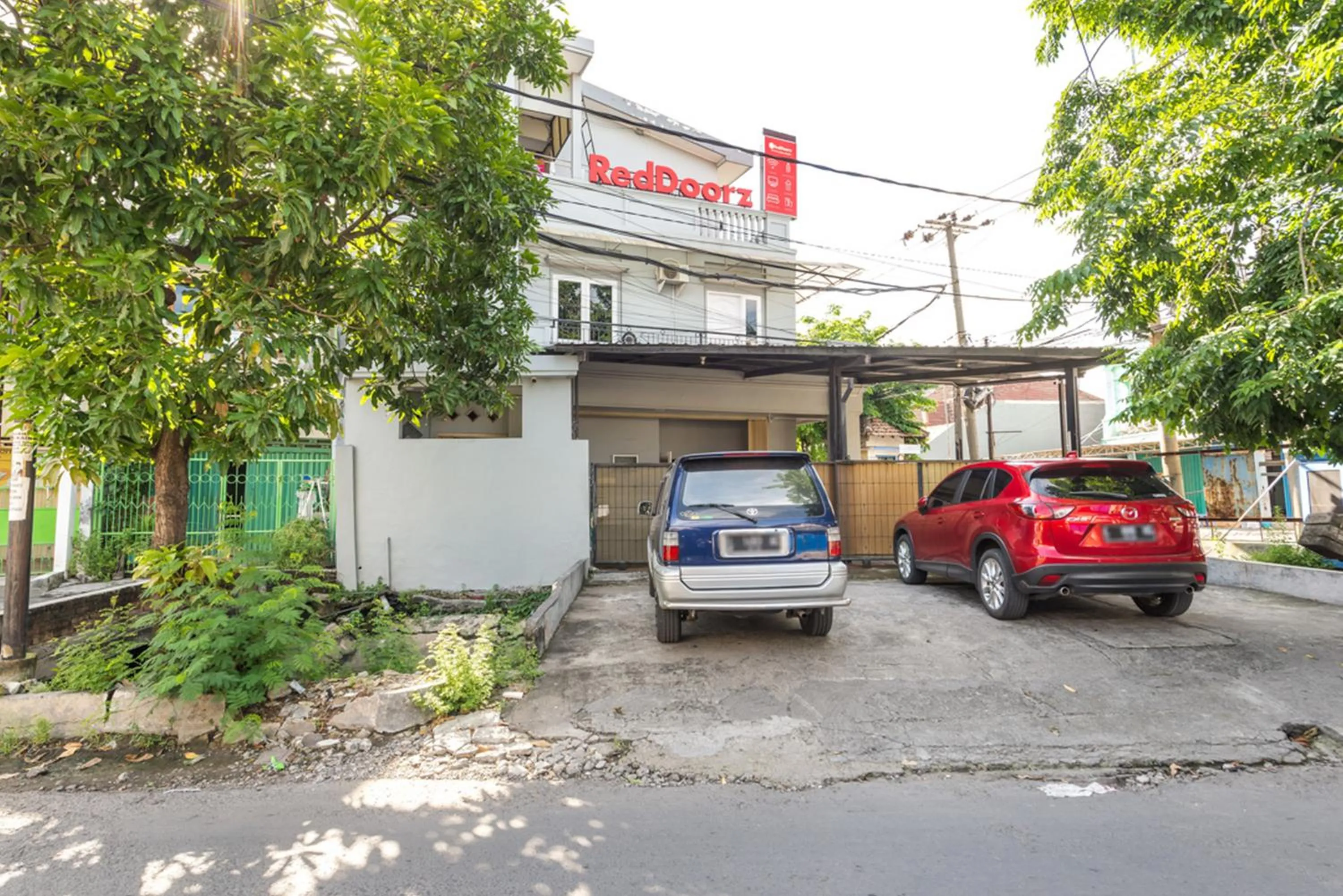 RedDoorz near Widya Mandala University