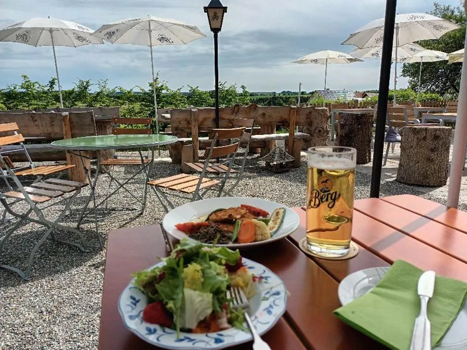 Restaurant/places to eat in Landgasthof/Hotel Hirsch im Grünen