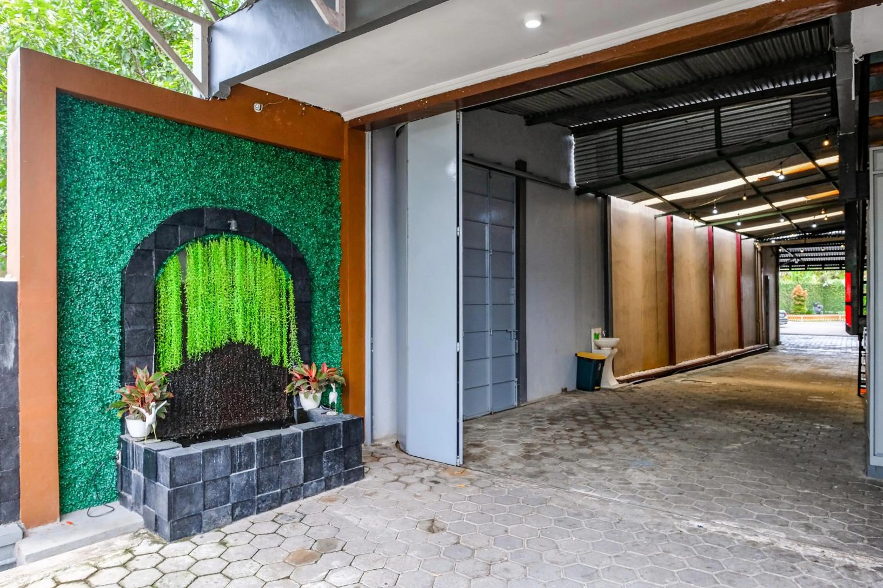 Property building in RedDoorz near GOR Satria 3