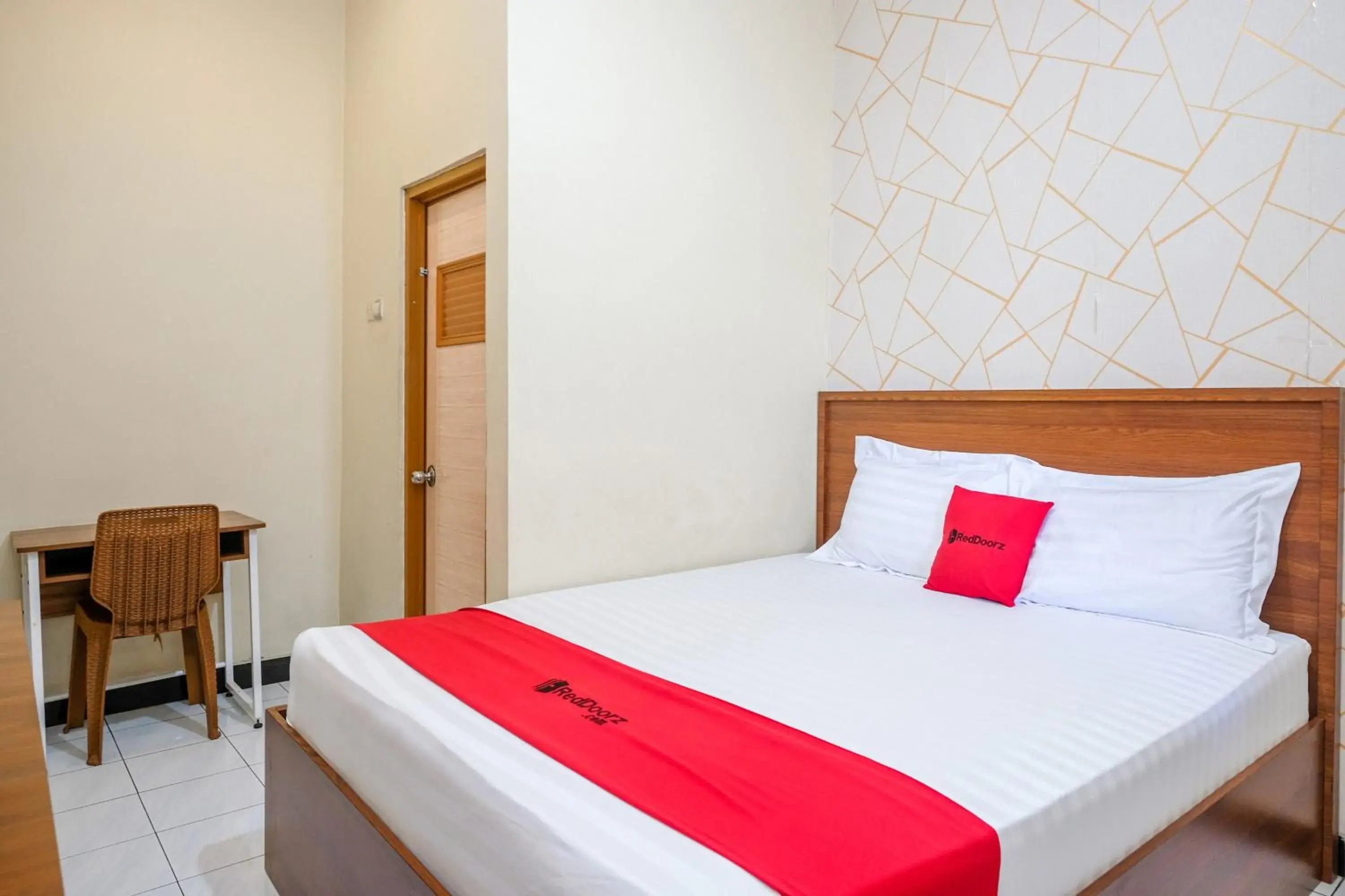 RedDoorz near GOR Satria 3 RedDoorz near GOR Satria 3