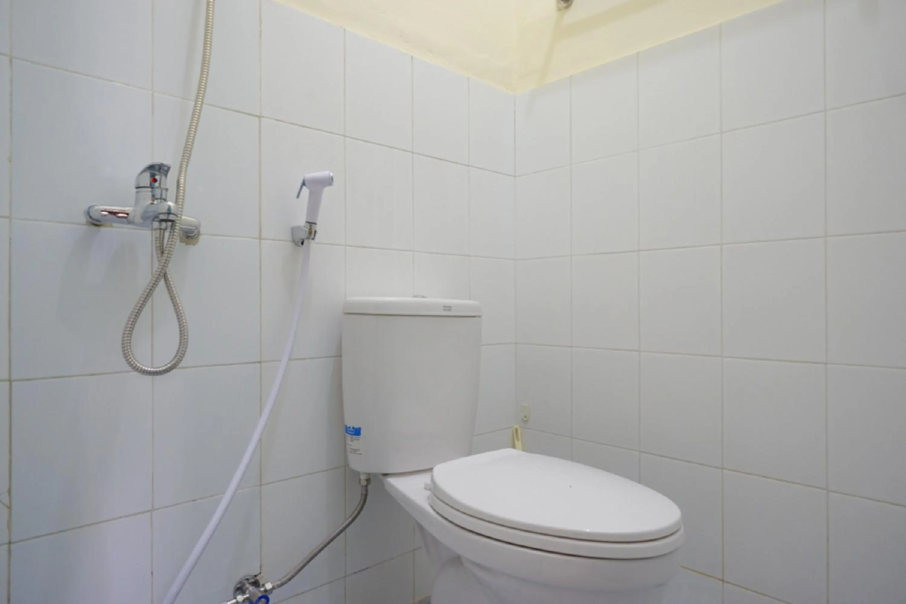 Bathroom in RedDoorz near GOR Satria 3