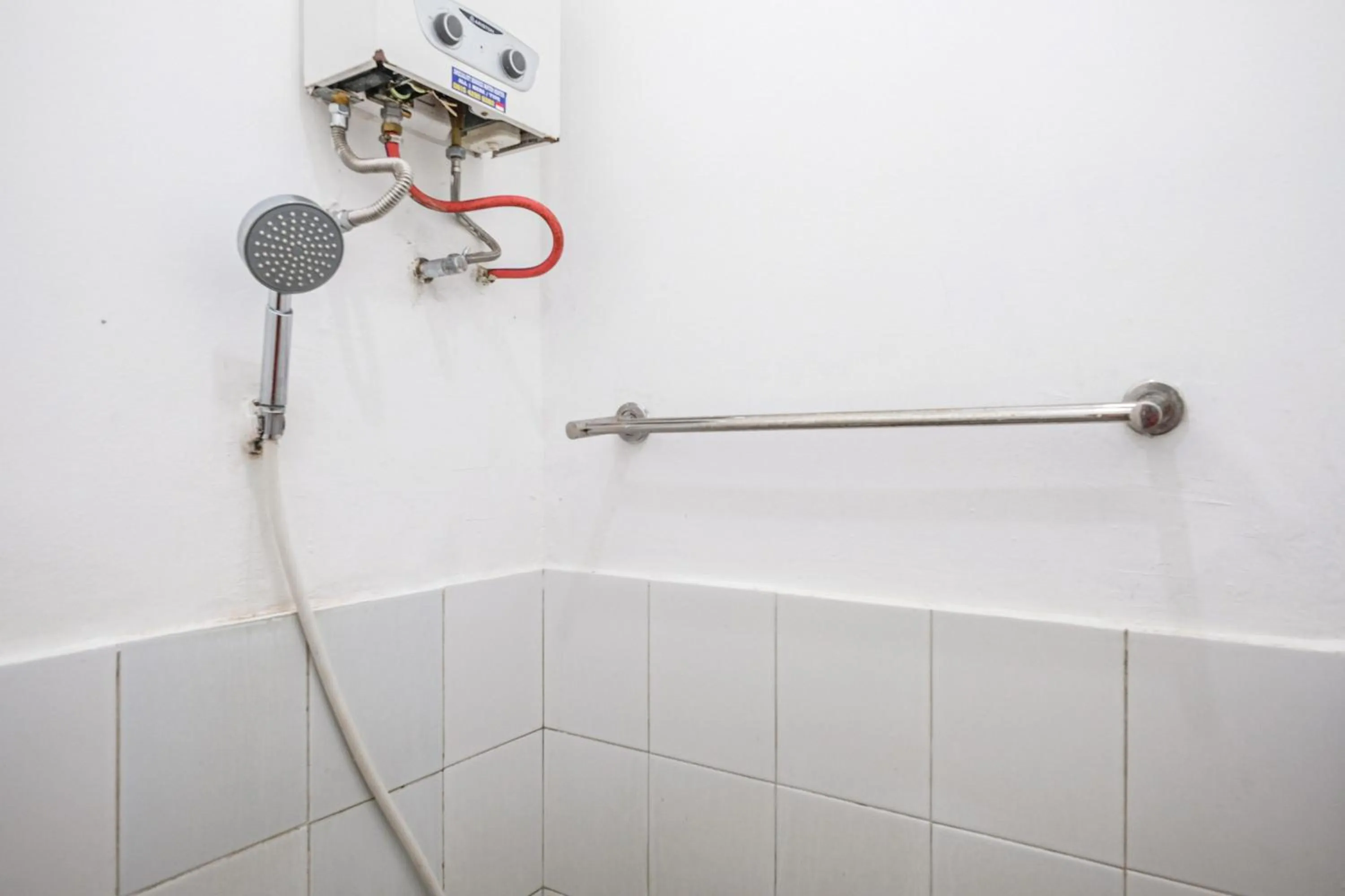 Bathroom in RedDoorz near GOR Satria 3