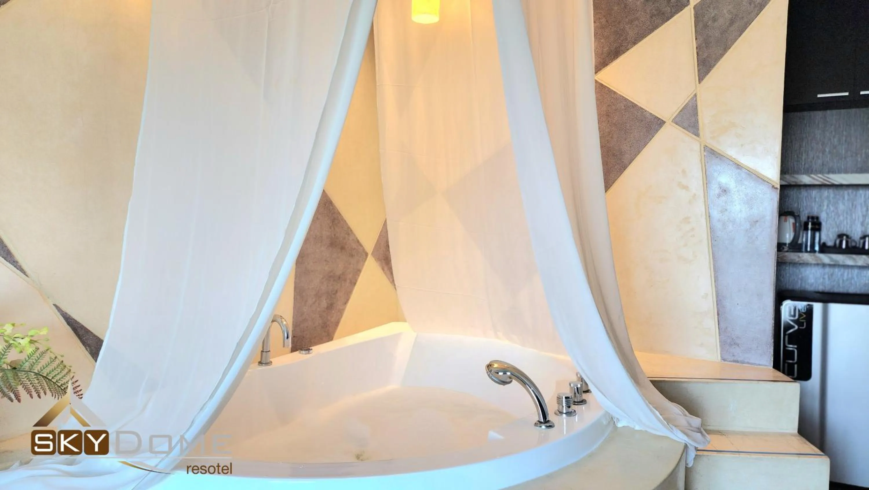 Bath in Sky dome resotel - โรงแรมสกายโดม รีโซเทล