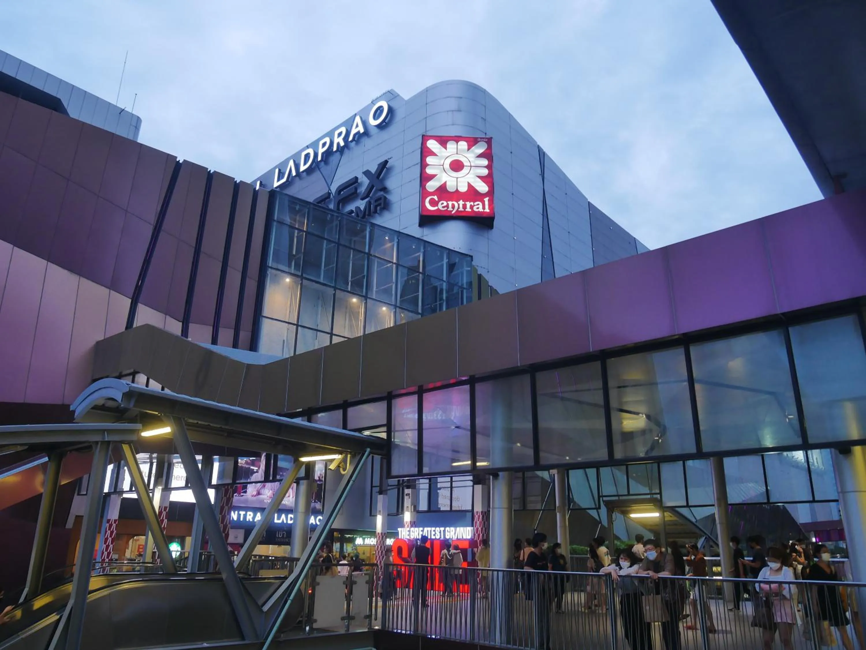 Neighbourhood in Sky dome resotel - โรงแรมสกายโดม รีโซเทล