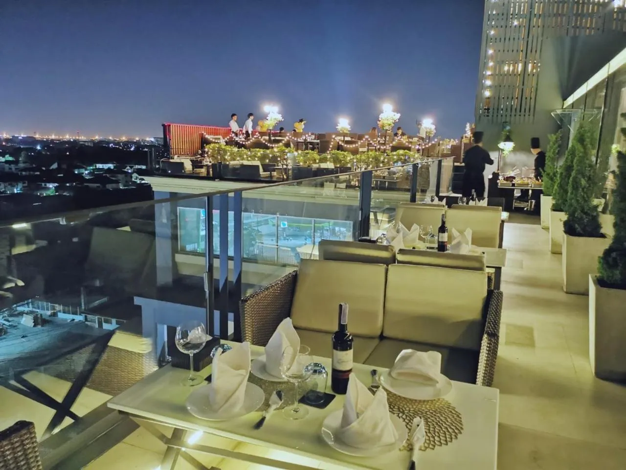 Restaurant/places to eat in Sky dome resotel - โรงแรมสกายโดม รีโซเทล