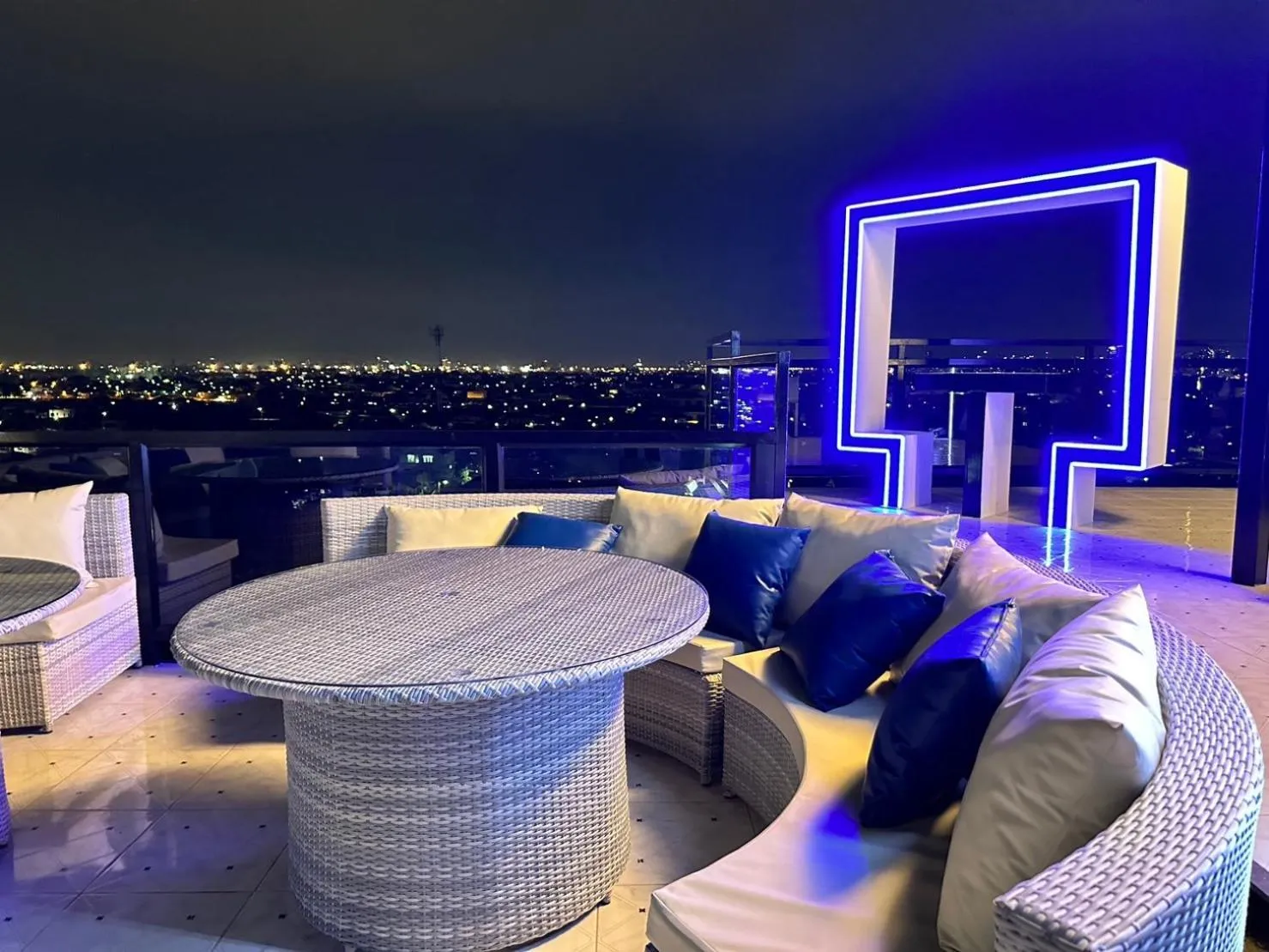 Night in Sky dome resotel - โรงแรมสกายโดม รีโซเทล