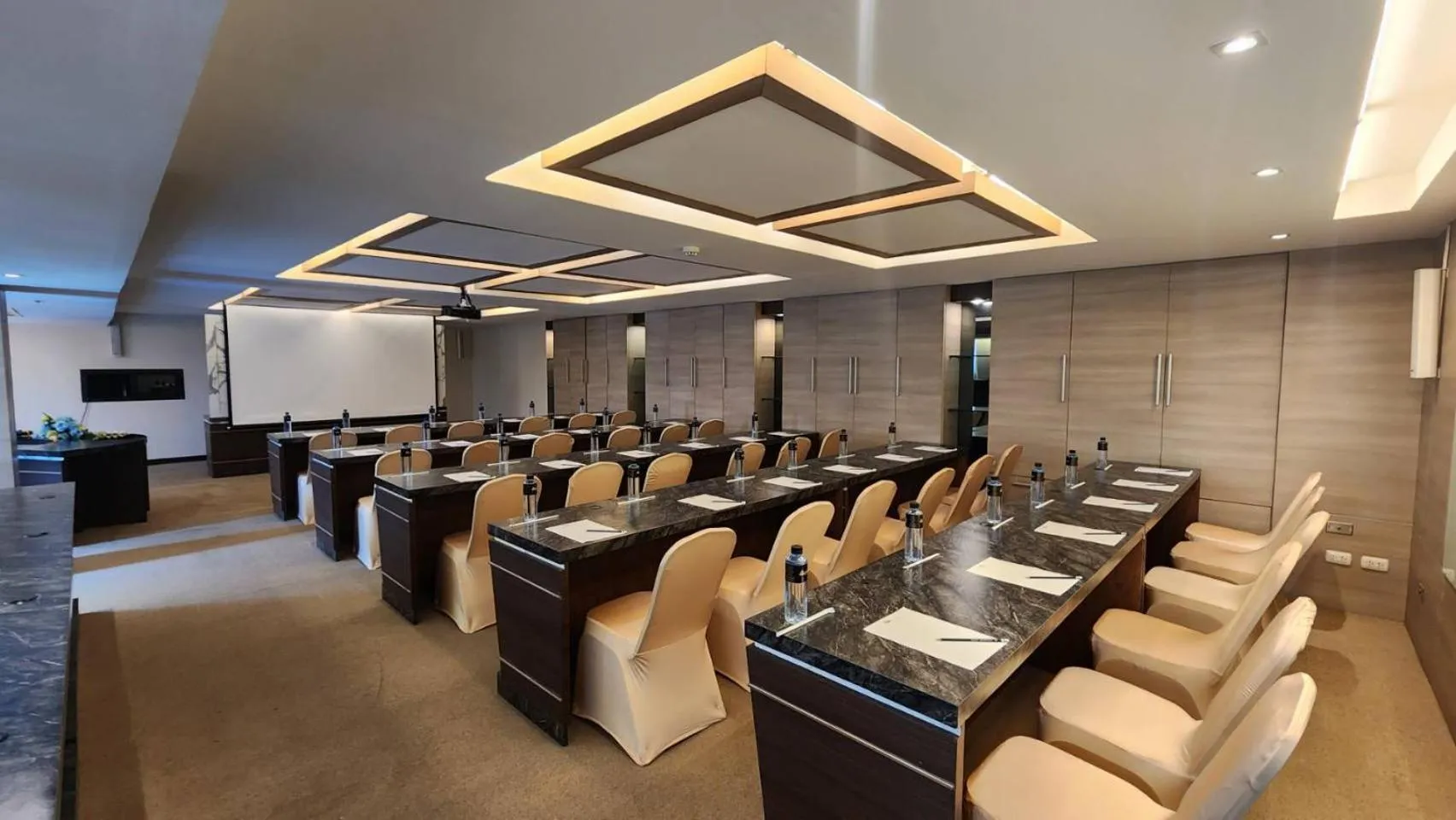 Meeting/conference room in Sky dome resotel - โรงแรมสกายโดม รีโซเทล