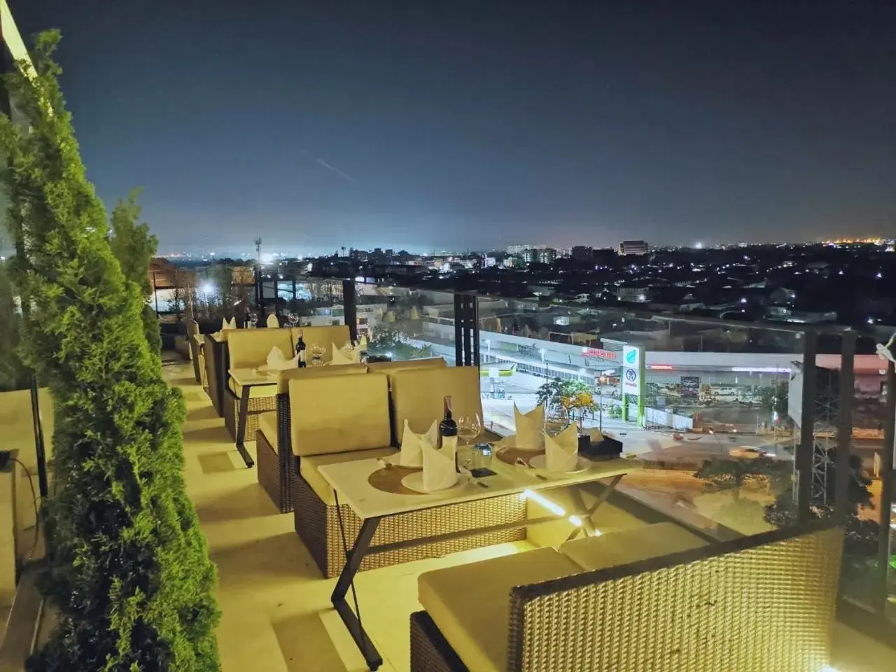 Restaurant/places to eat in Sky dome resotel - โรงแรมสกายโดม รีโซเทล Restaurant/places to eat in Sky dome resotel - โรงแรมสกายโดม รีโซเทล