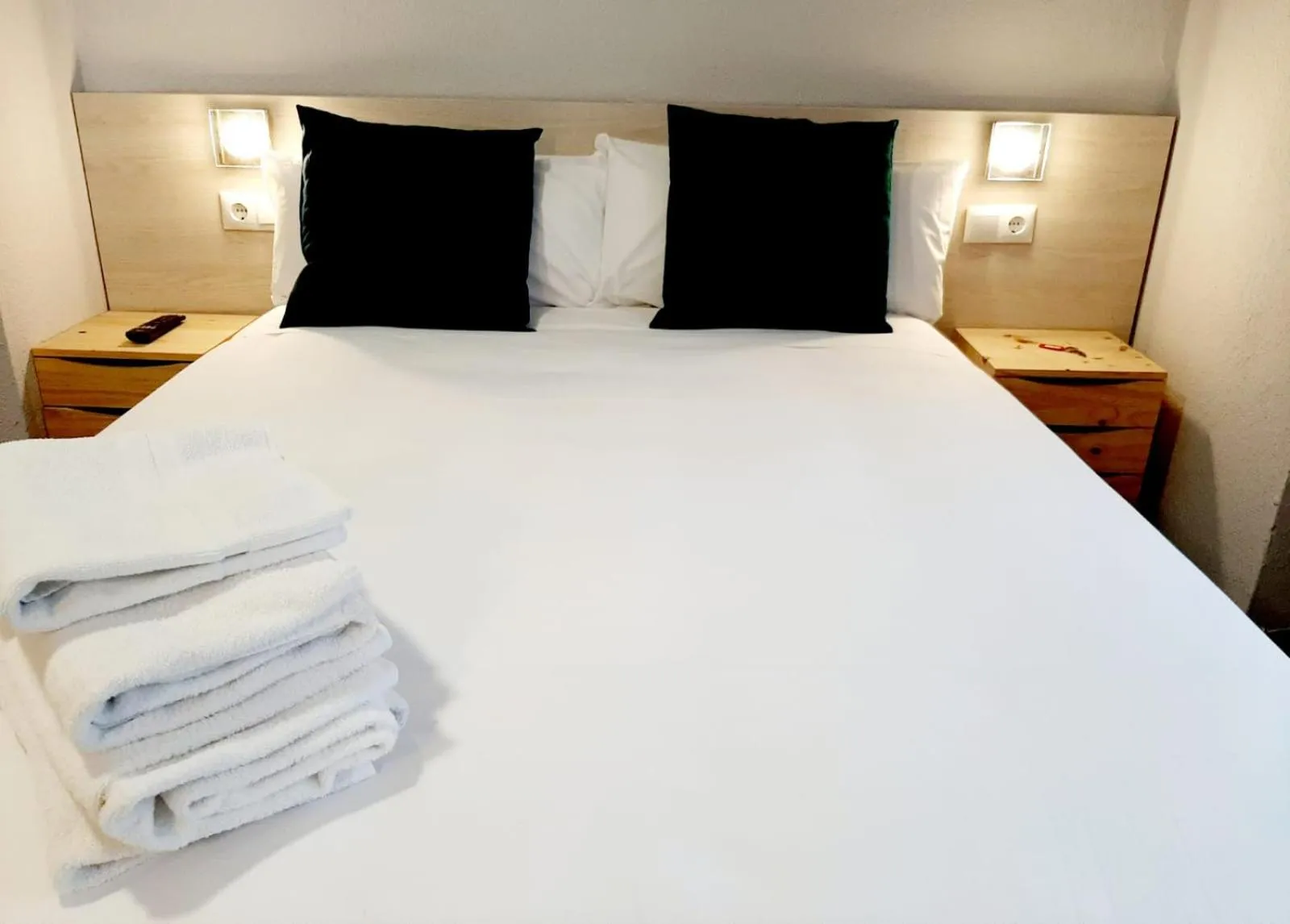 Bed in Hostal Lucia by gaiarooms