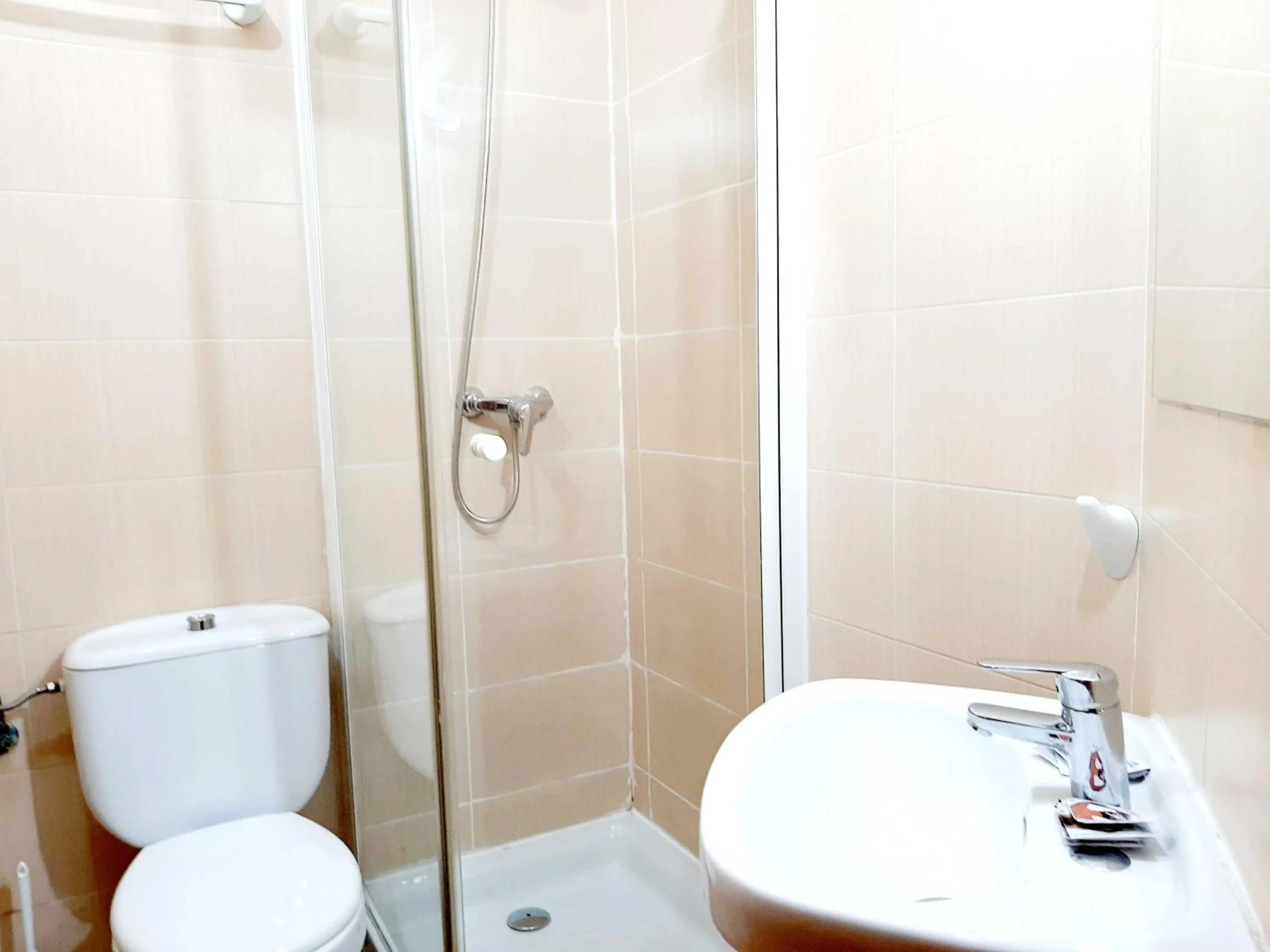 Shower in Hostal Lucia by gaiarooms