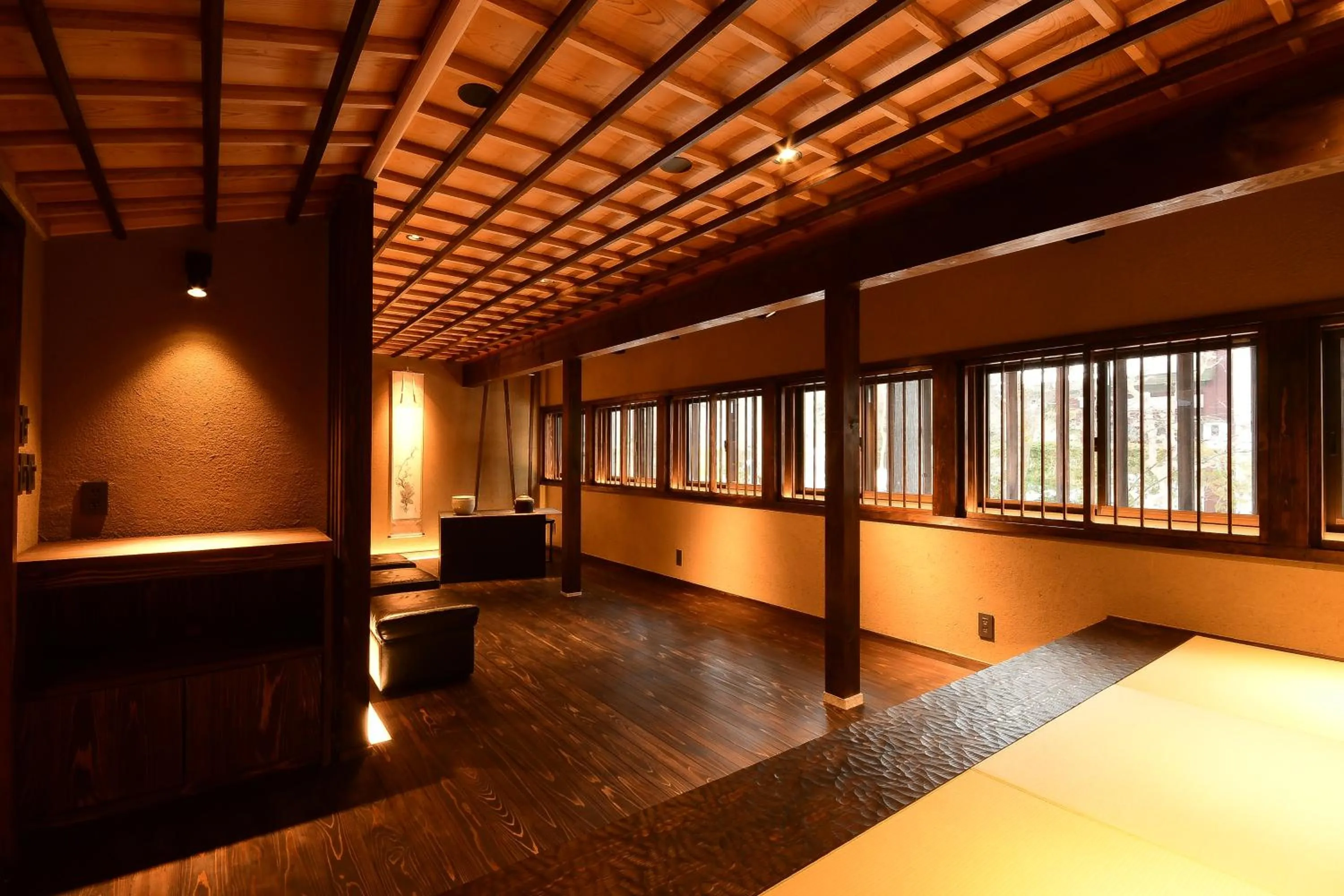 Communal lounge/ TV room, Bed in Koyasan Shukubo Yochiin