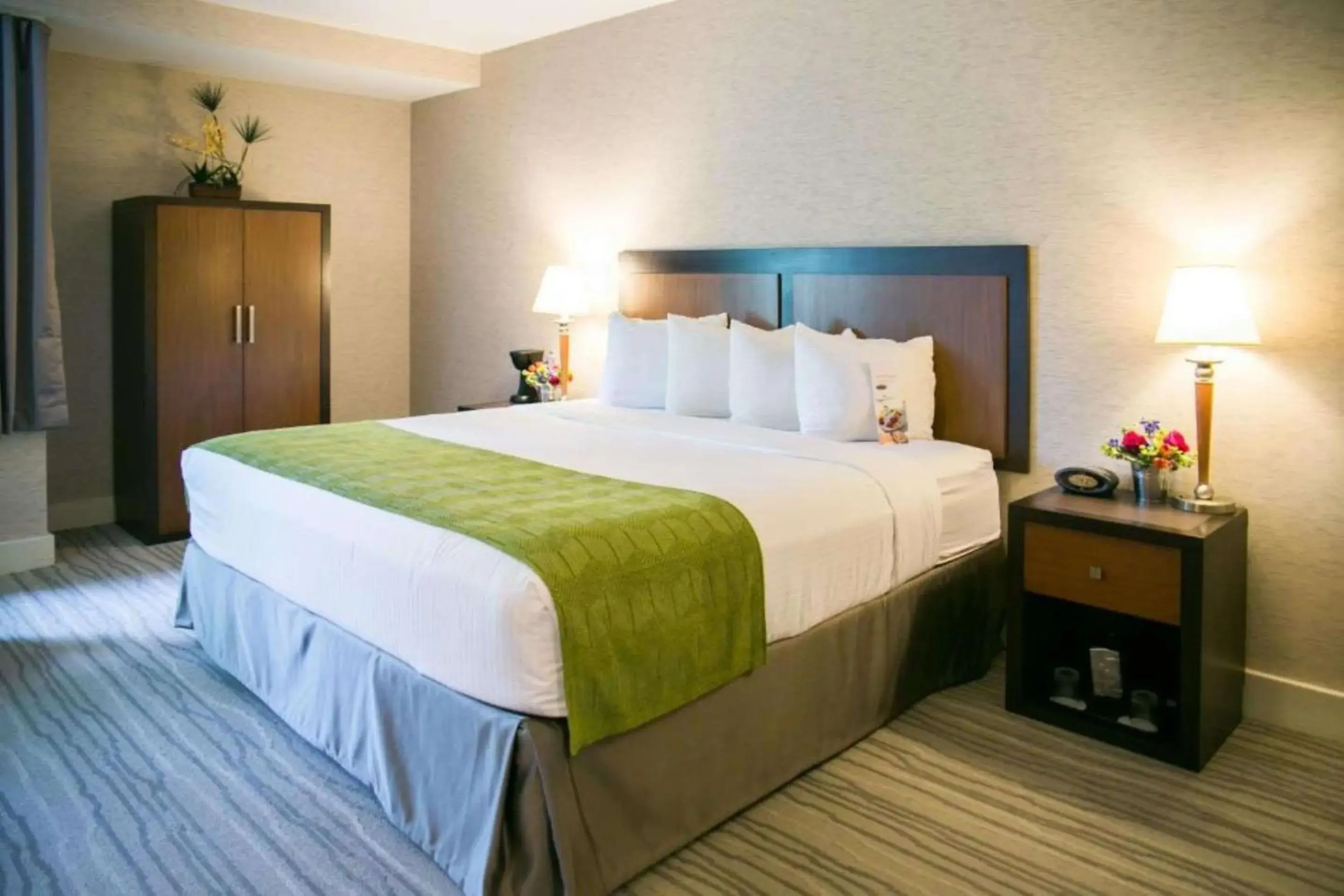 Bedroom in Heritage Hotel, Golf, Spa & Conference Center, BW Premier Collection Bedroom in Heritage Hotel, Golf, Spa & Conference Center, BW Premier Collection