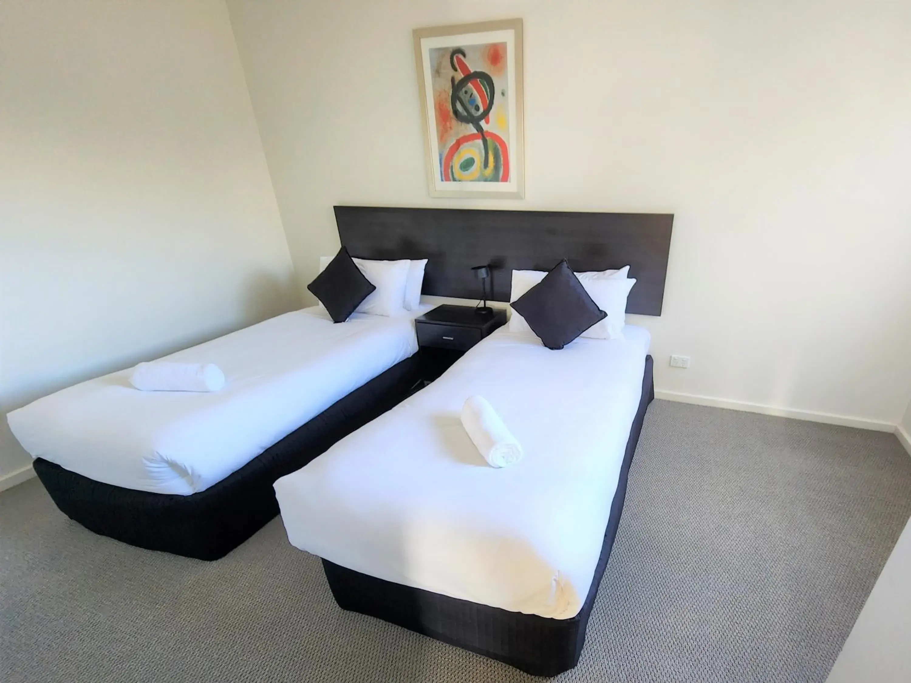 Bed in Oceanic on Thompson Apartments Bed in Oceanic on Thompson Apartments