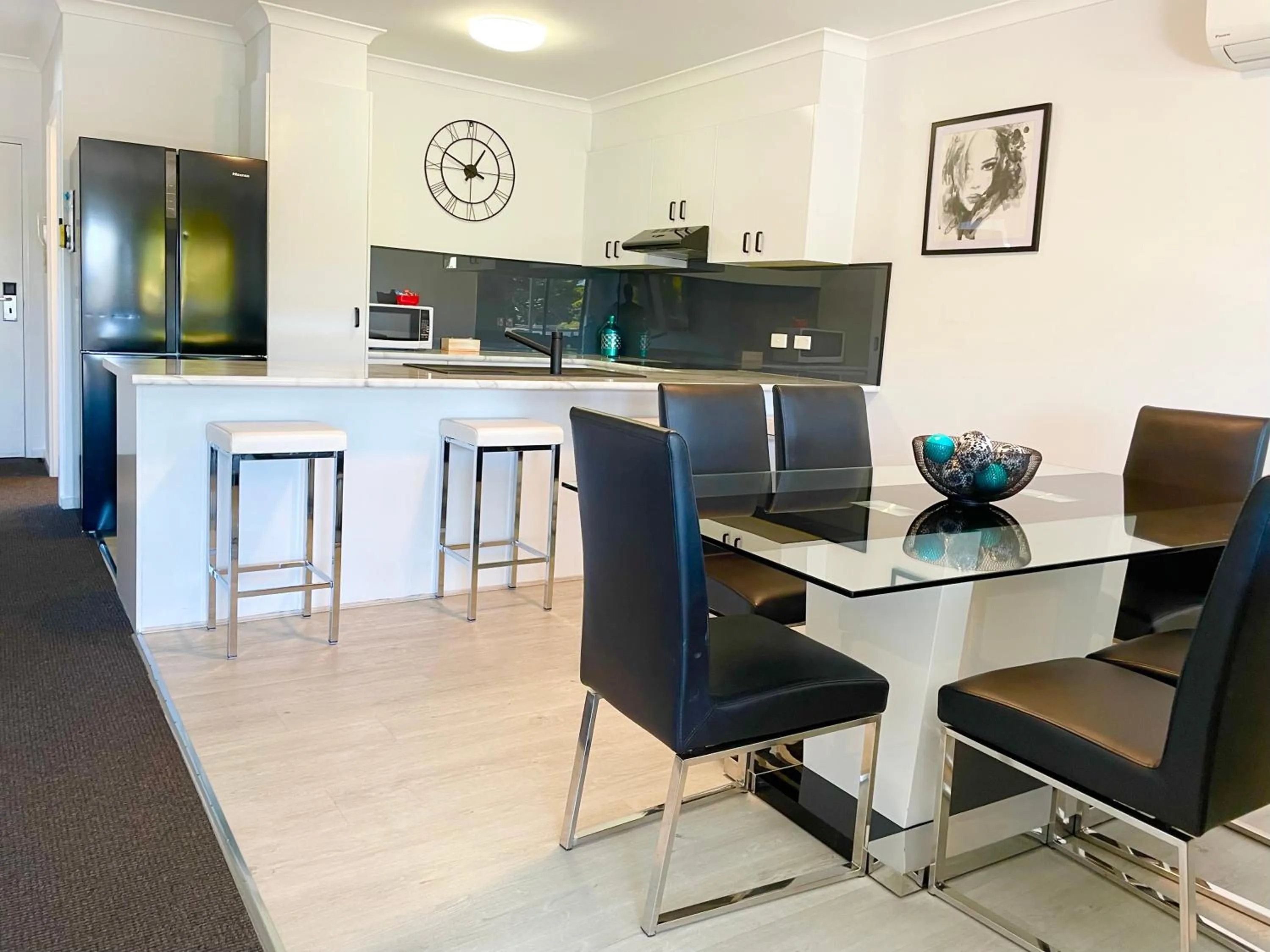 Oceanic on Thompson Apartments