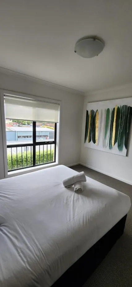 Bed in Oceanic on Thompson Apartments