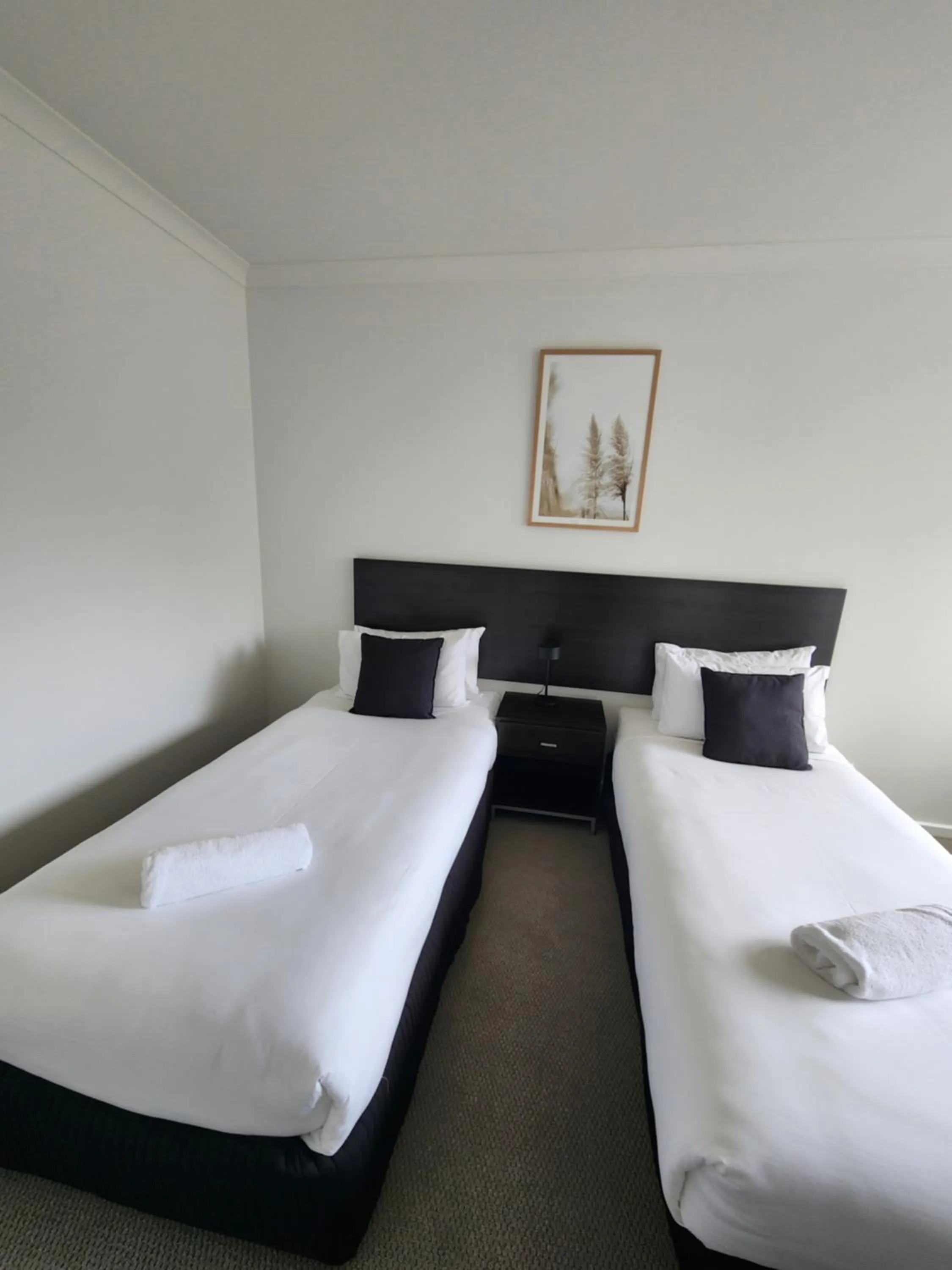 Bed in Oceanic on Thompson Apartments