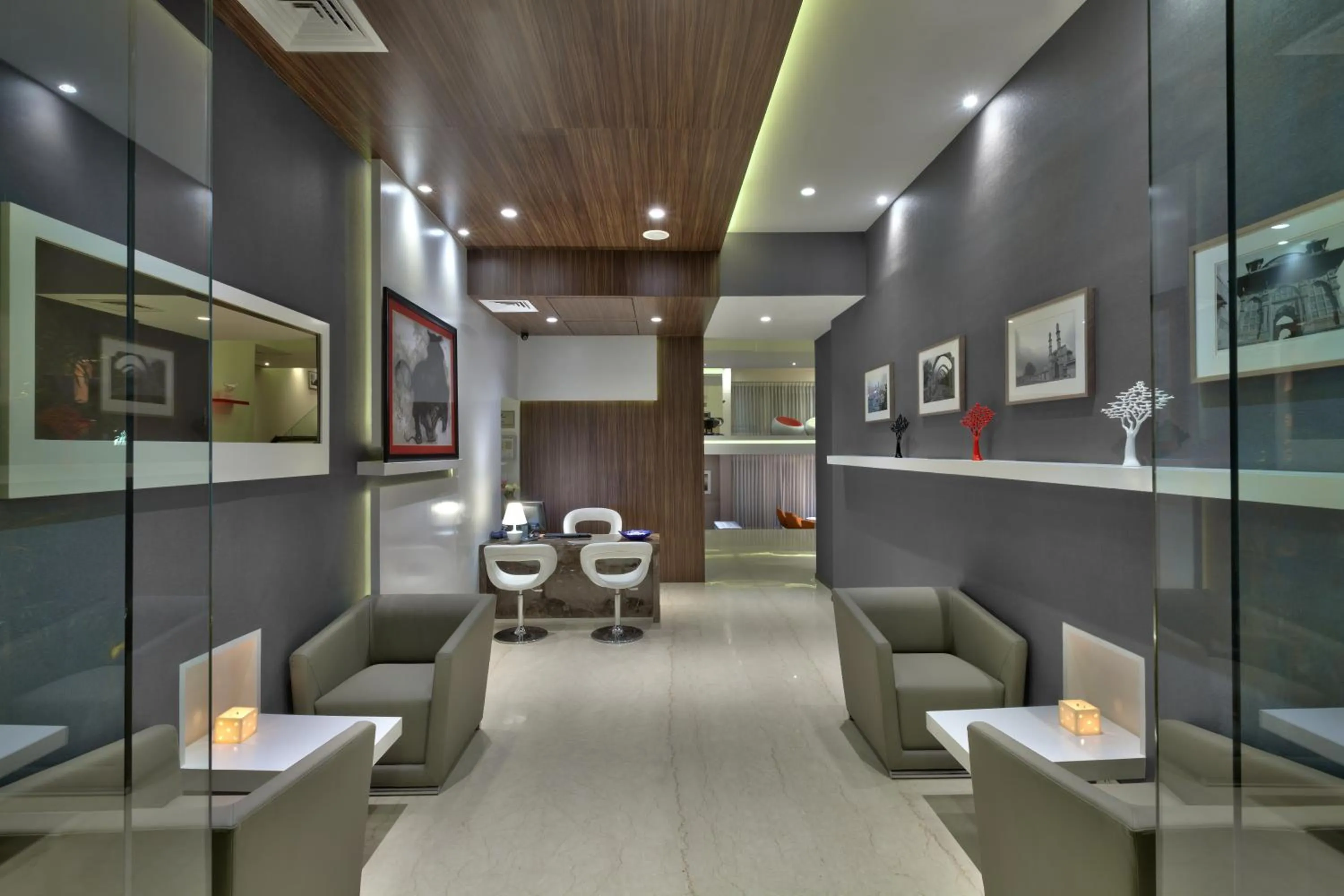 Lobby or reception in The Atara Near Golf Course Road