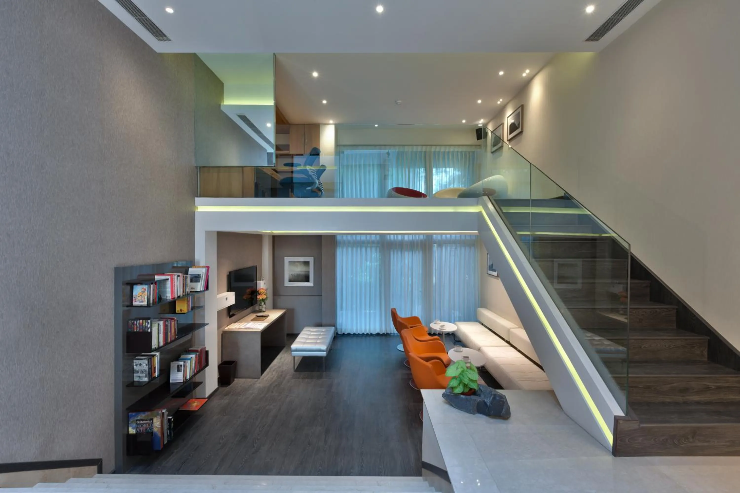 Lounge or bar in The Atara Near Golf Course Road