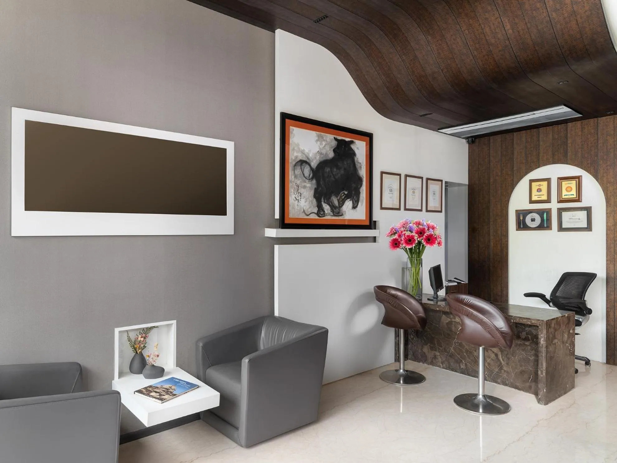 Lobby or reception in The Atara Near Golf Course Road
