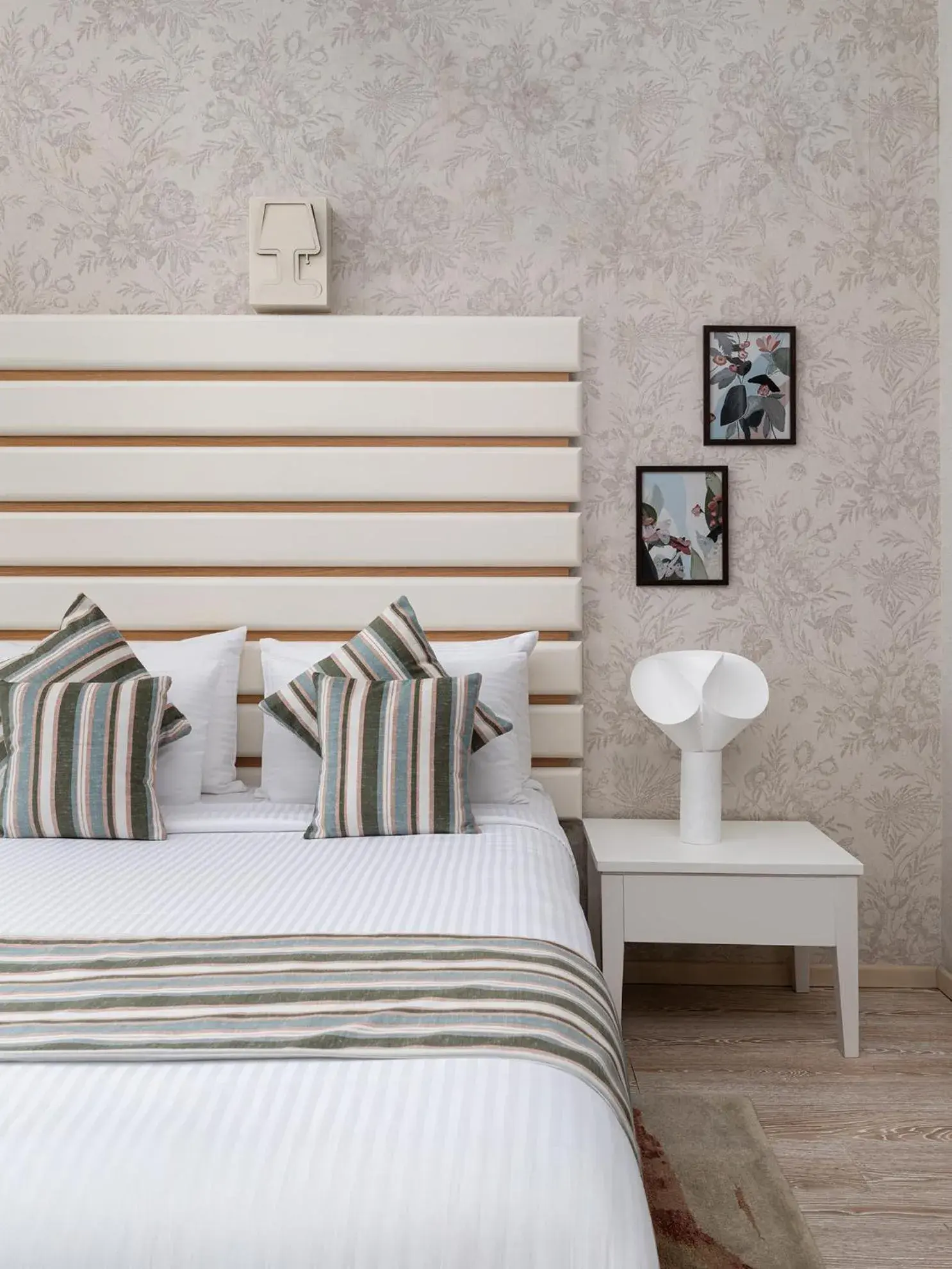 Suite with Balcony - single occupancy in The Atara Near Golf Course Road Suite with Balcony - single occupancy in The Atara Near Golf Course Road