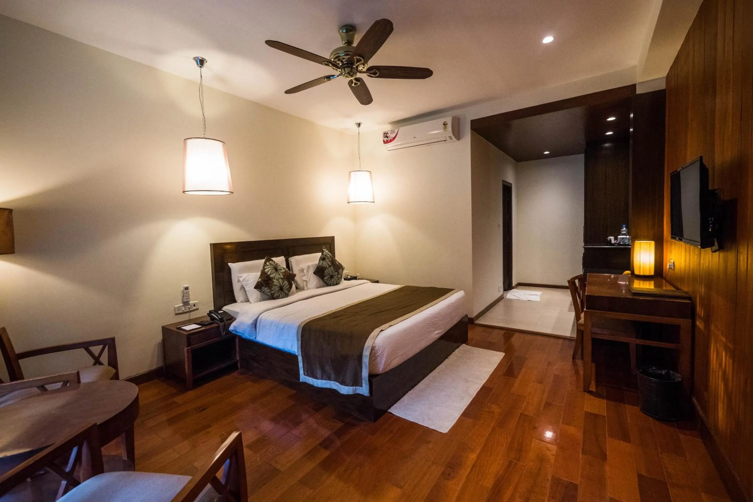 Bedroom, Bed in Sea Shell Neil