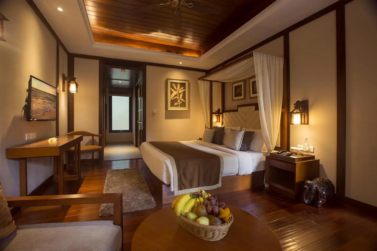 Bedroom, Bed in Sea Shell Neil