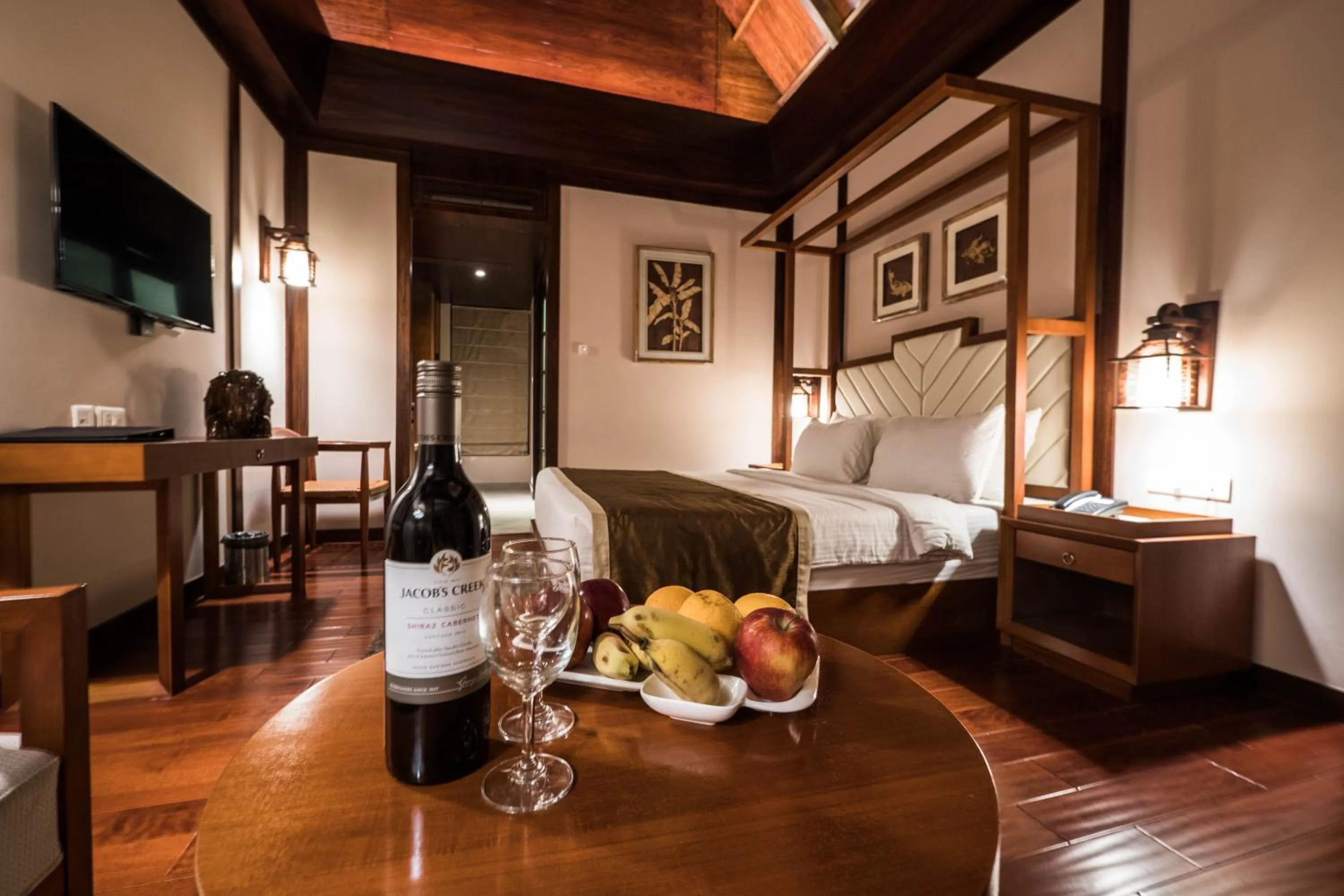 Bedroom, Bed in Sea Shell Neil